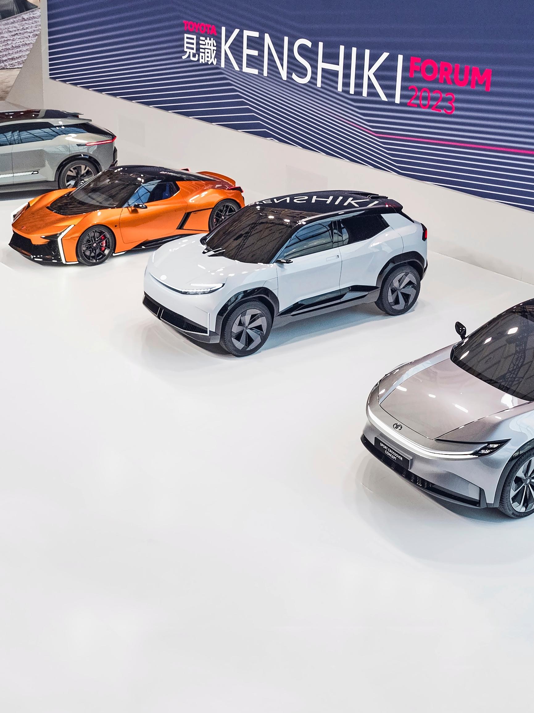 Toyotan tulevaisuus on hybridejä ja ennen pitkää myös sähköautoja – Tältä se näyttää