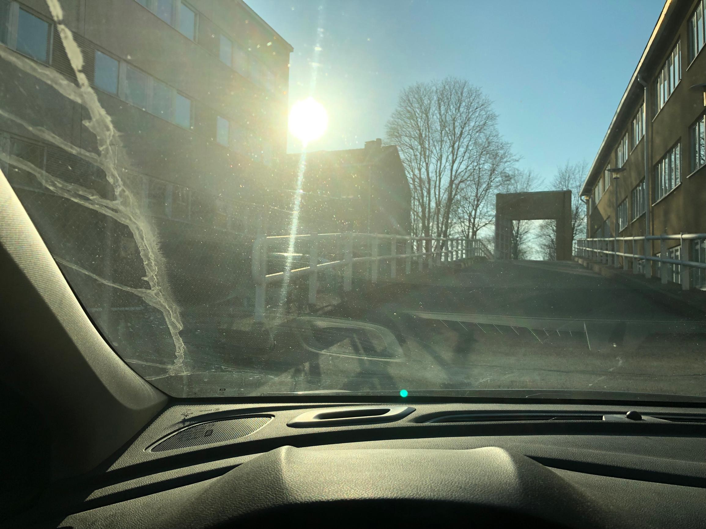 Yksi viidestä autoilijasta kohtaa talviauringon ilman aurinkolaseja