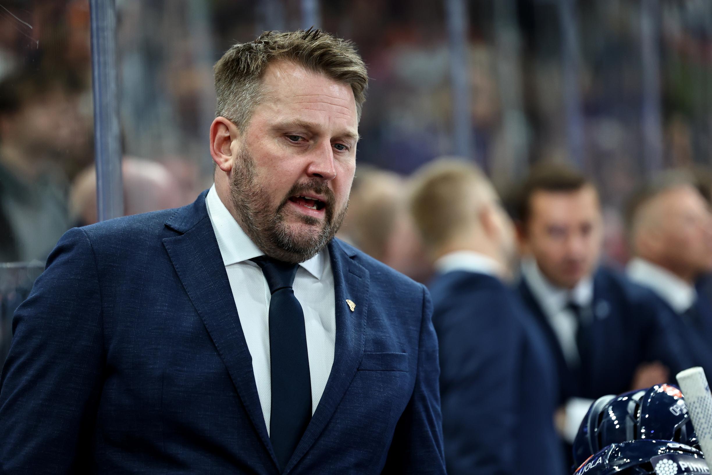 Leijonien päävalmentaja töpeksi pahoin – tyly löyly seurasi: "Samperi soikoon! Mikä kumma siinä on?"