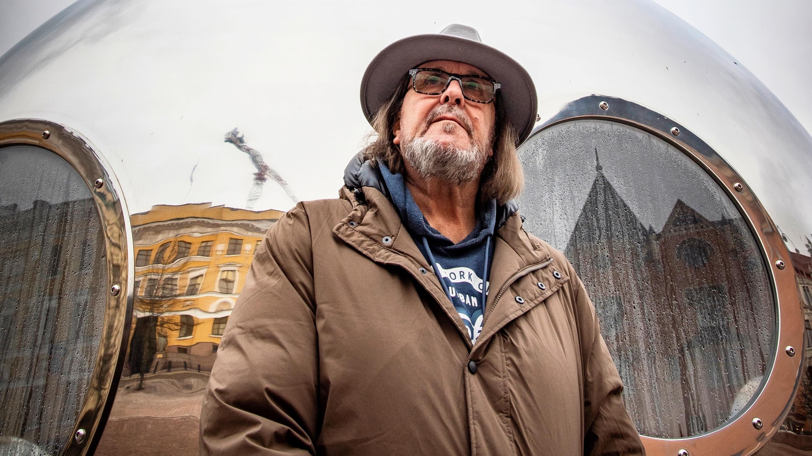 Venäjän hyökkäyssota on saanut 60 vuotta rauhasta laulaneen Hectorin miettimään asioita uusiksi: ”Venäjän kirkon jumalaton johtaja siunaa Putinin kansanmurhan”