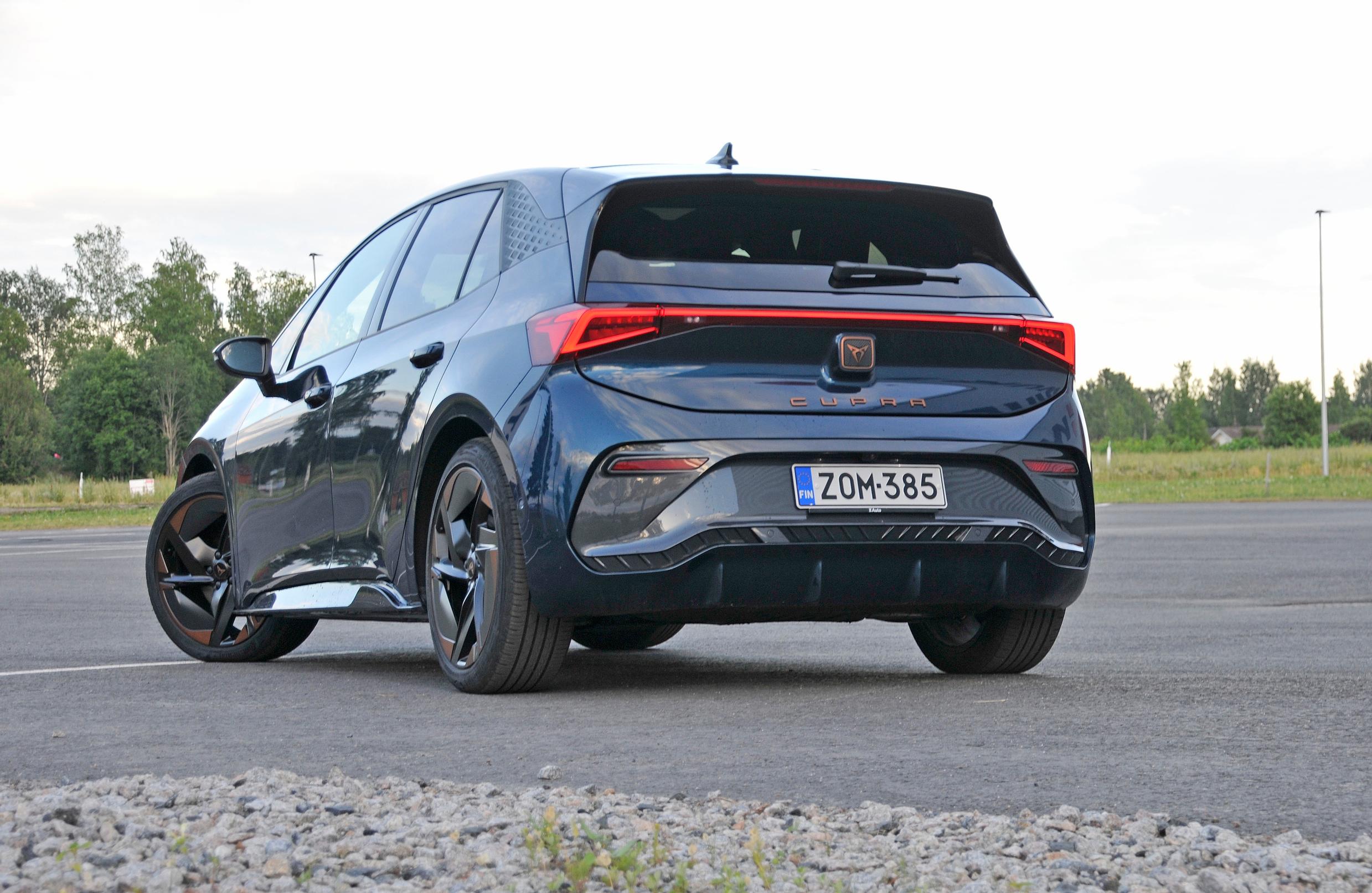 Cupra Born e-Boost 170 kW 58 kWh takaa