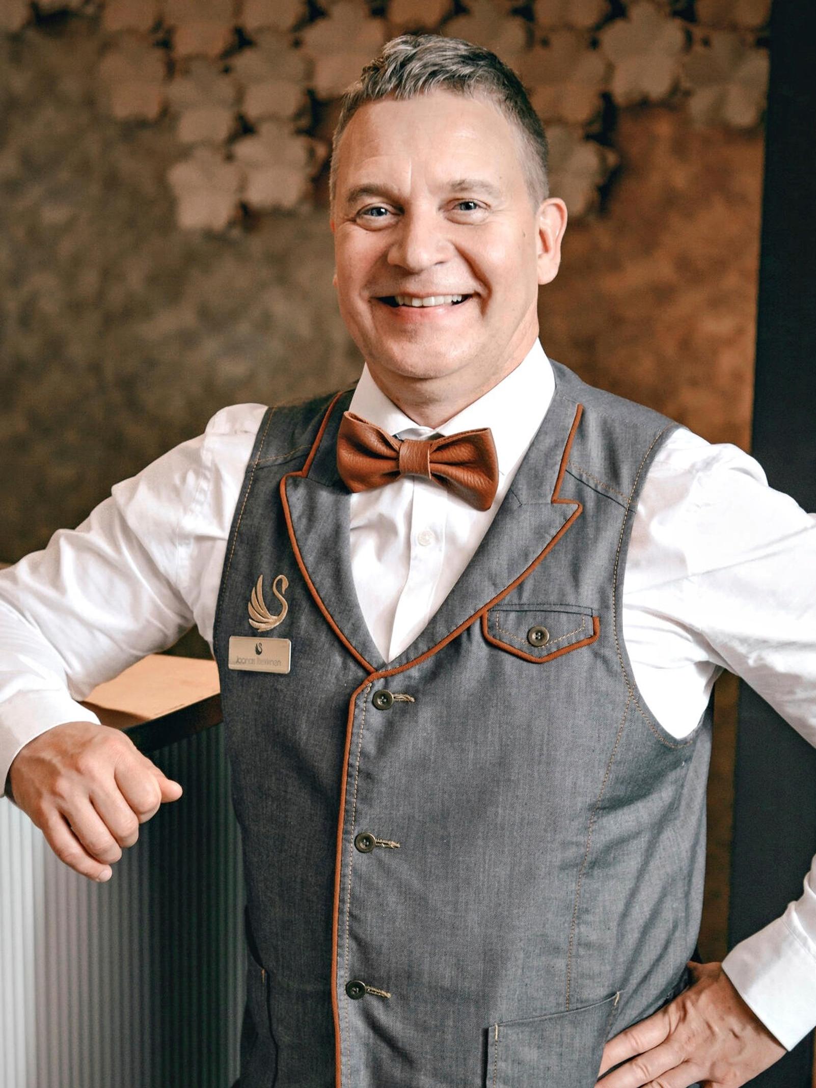 Eppu Salminen On Kotiopettaja Ja Pian Myos Pappa Apu