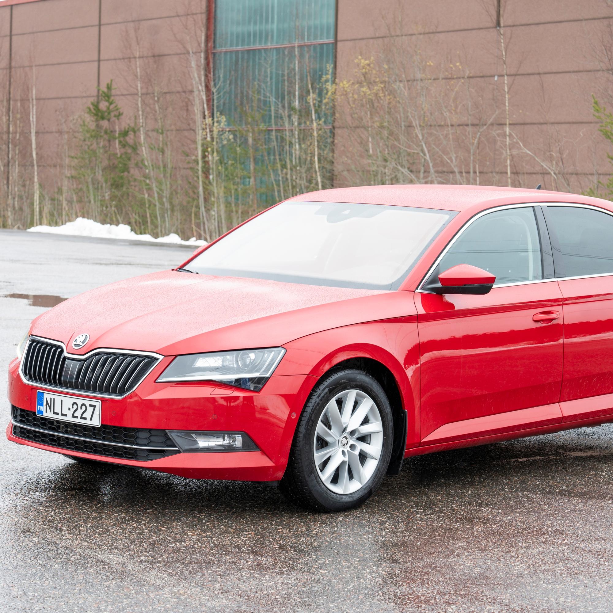 Škoda Superb vm. 2019 – Komea auto, josta on vaikea löytää puutteita – ja vain 26 800 eurolla
