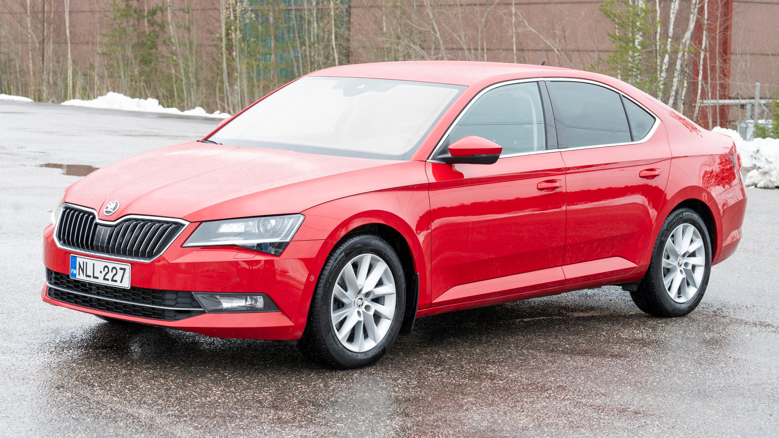 Škoda Superb vm. 2019 – Komea auto, josta on vaikea löytää puutteita – ja vain 26 800 eurolla