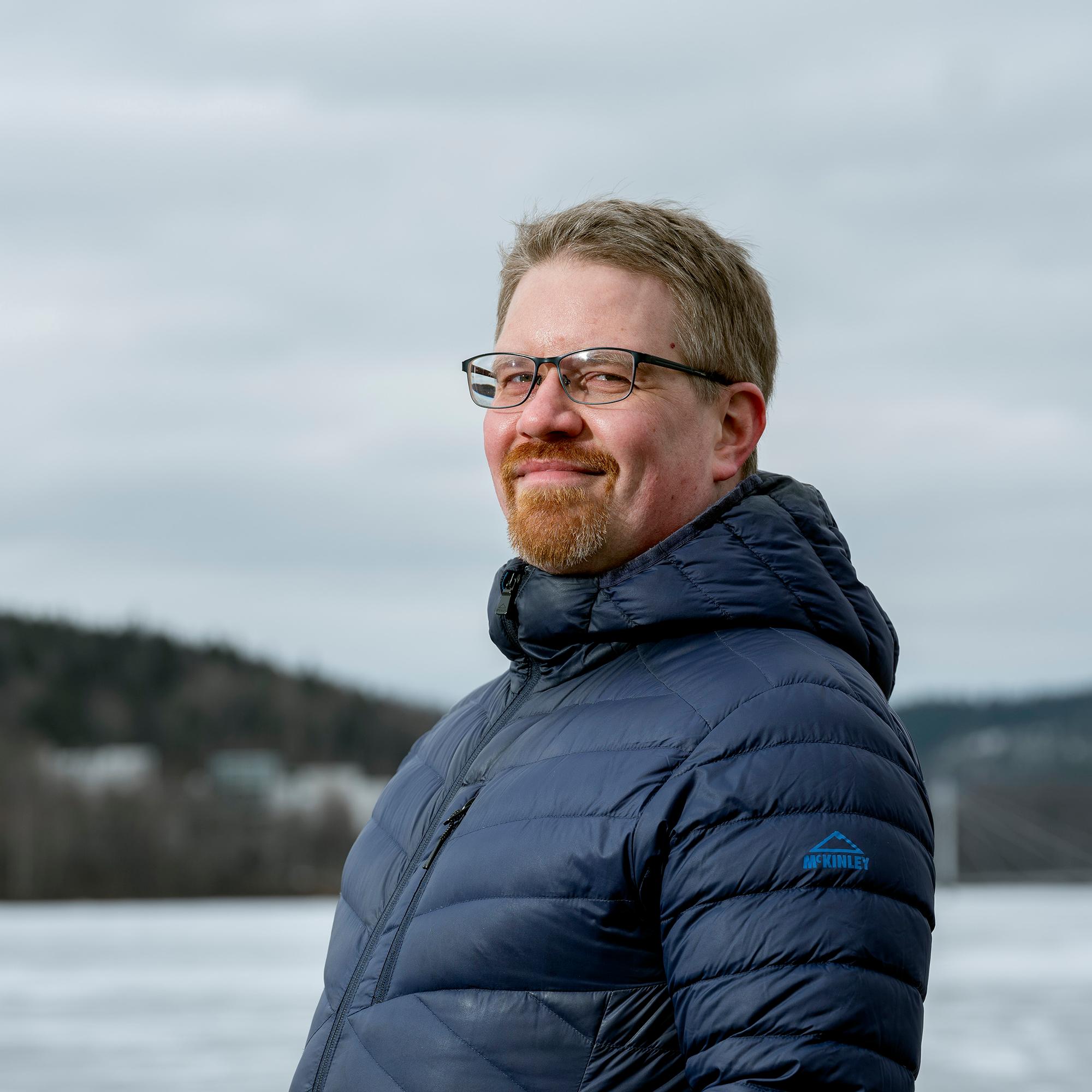 Sijaisperheen isä kertoo, mikä monia huonoille teille joutuneita nuoria yhdistää – ja mikä ongelmatilanteissa auttaa parhaiten