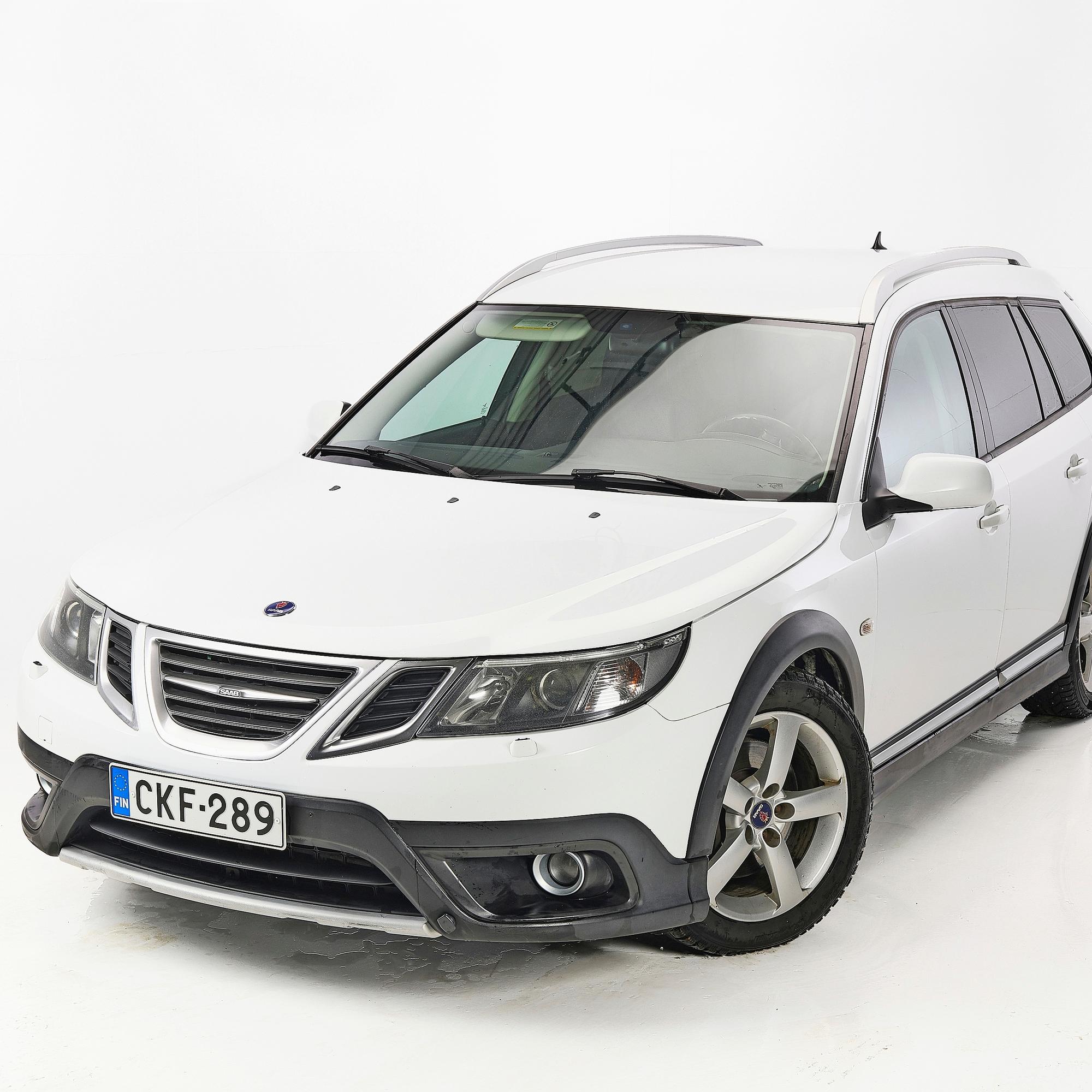 Saab 9-3X Sport Combi vm. 2010 – Lajinsa viimeinen – Näin monella tavalla Saab oli aikaansa edellä