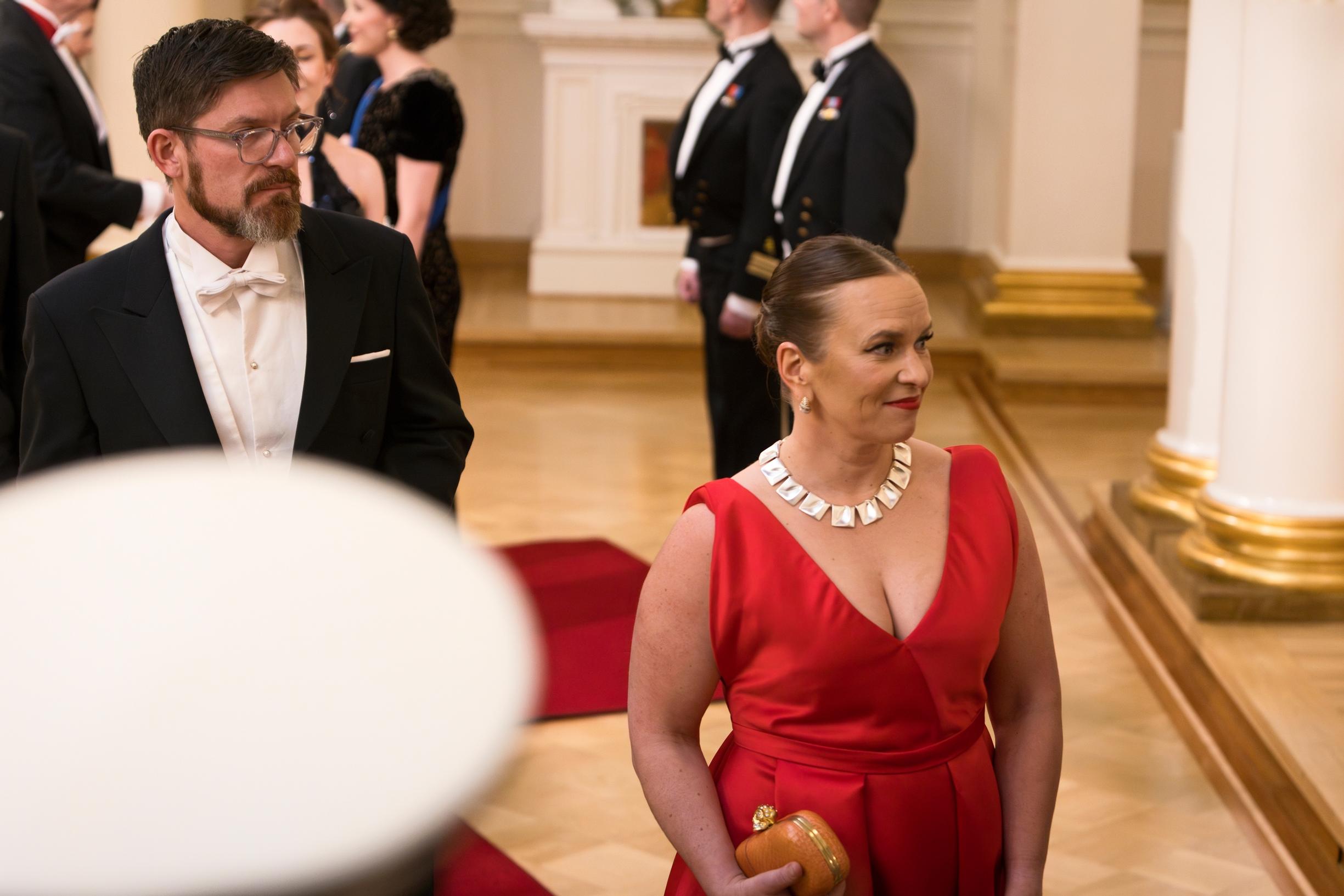Avun kolumnisti, dekkaristi Satu Rämö ja puolisonsa Björgvin Hilmarsson.