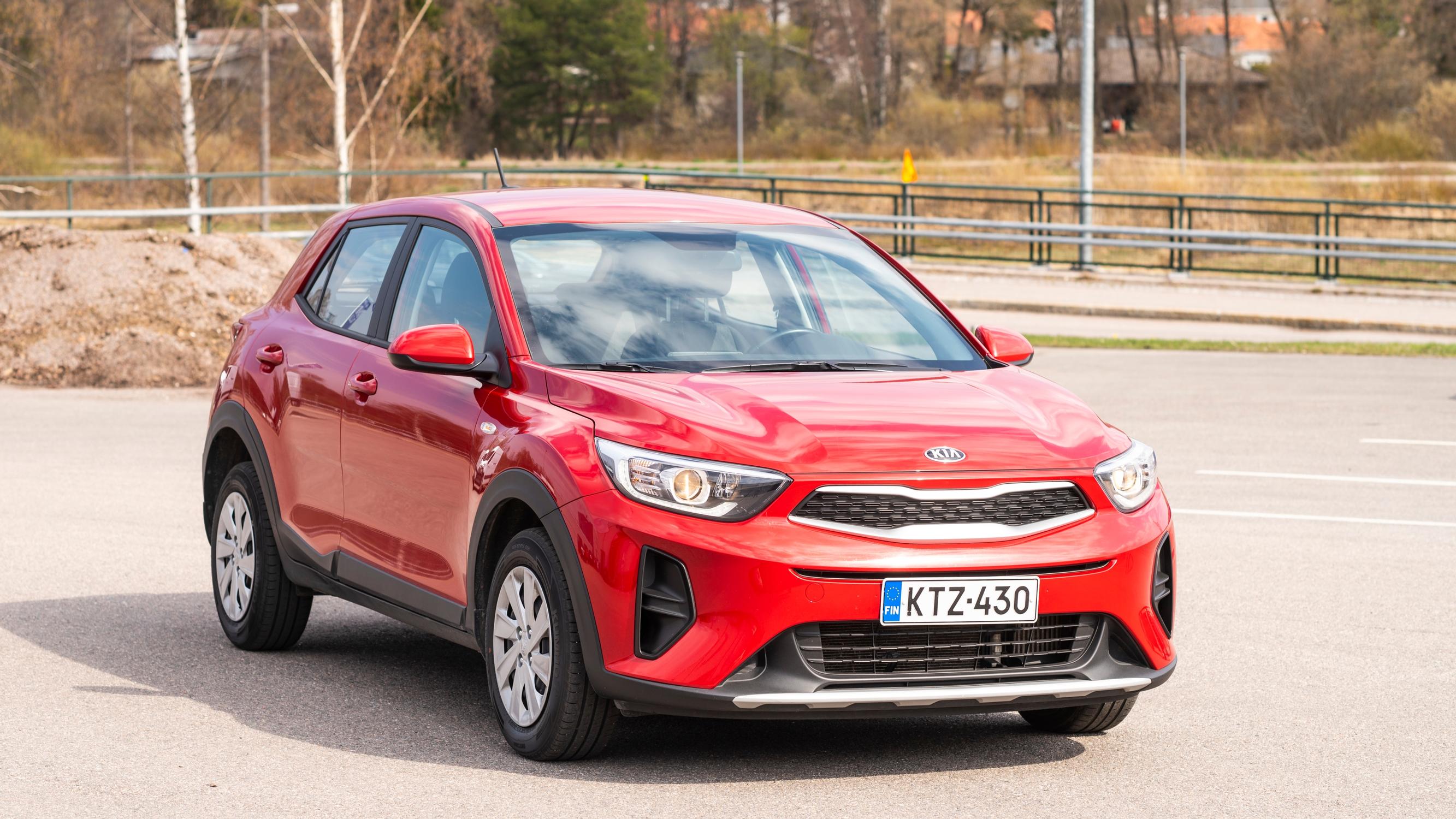 Kia Stonic on pieni citykottero: Ajettavuus on paras taajamassa – Moottorin käyntiääni paljastaa heti, mistä on kyse