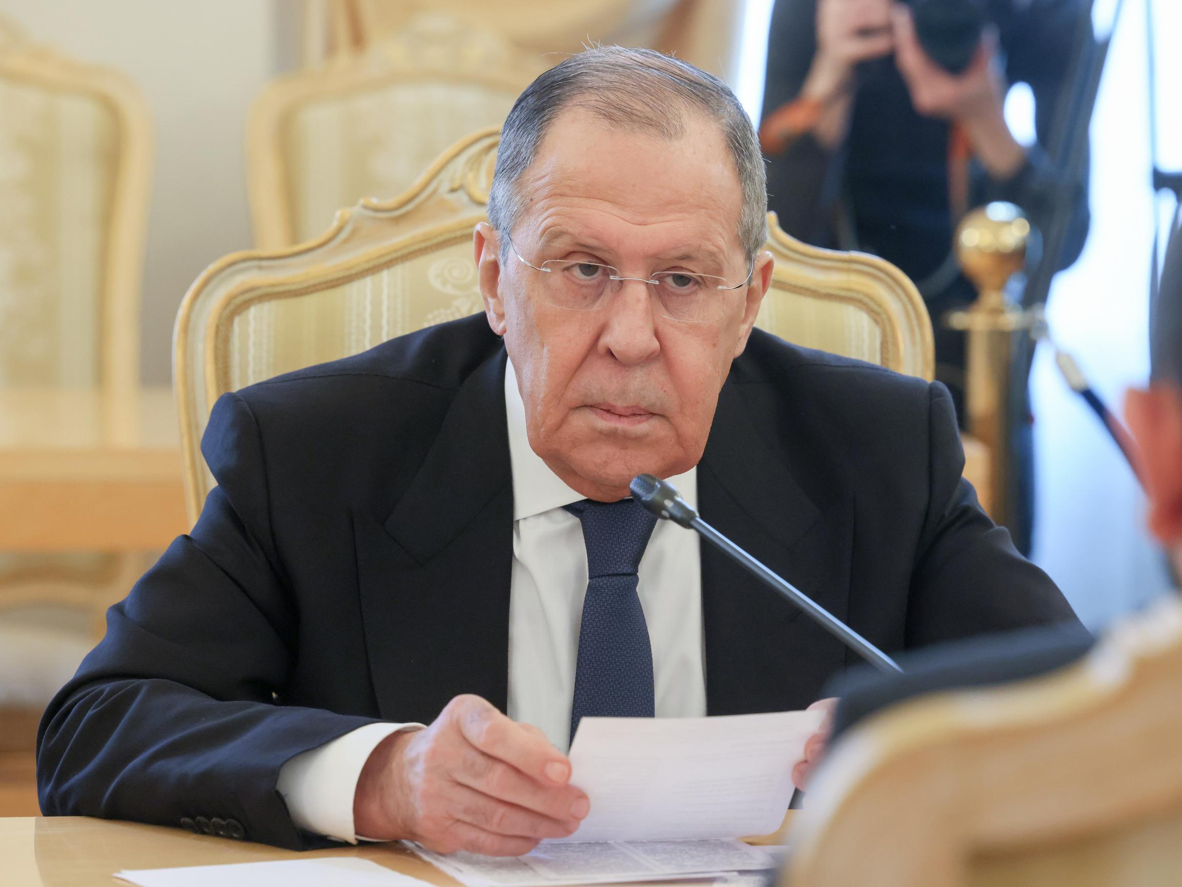 Sergei Lavrovin tie kosmopoliitista diplomaatista Putinin luottopakiksi ja valepukiksi – Muu maailma ihmettelee, eikö kivikasvon valheilla ole mitään rajoja? 