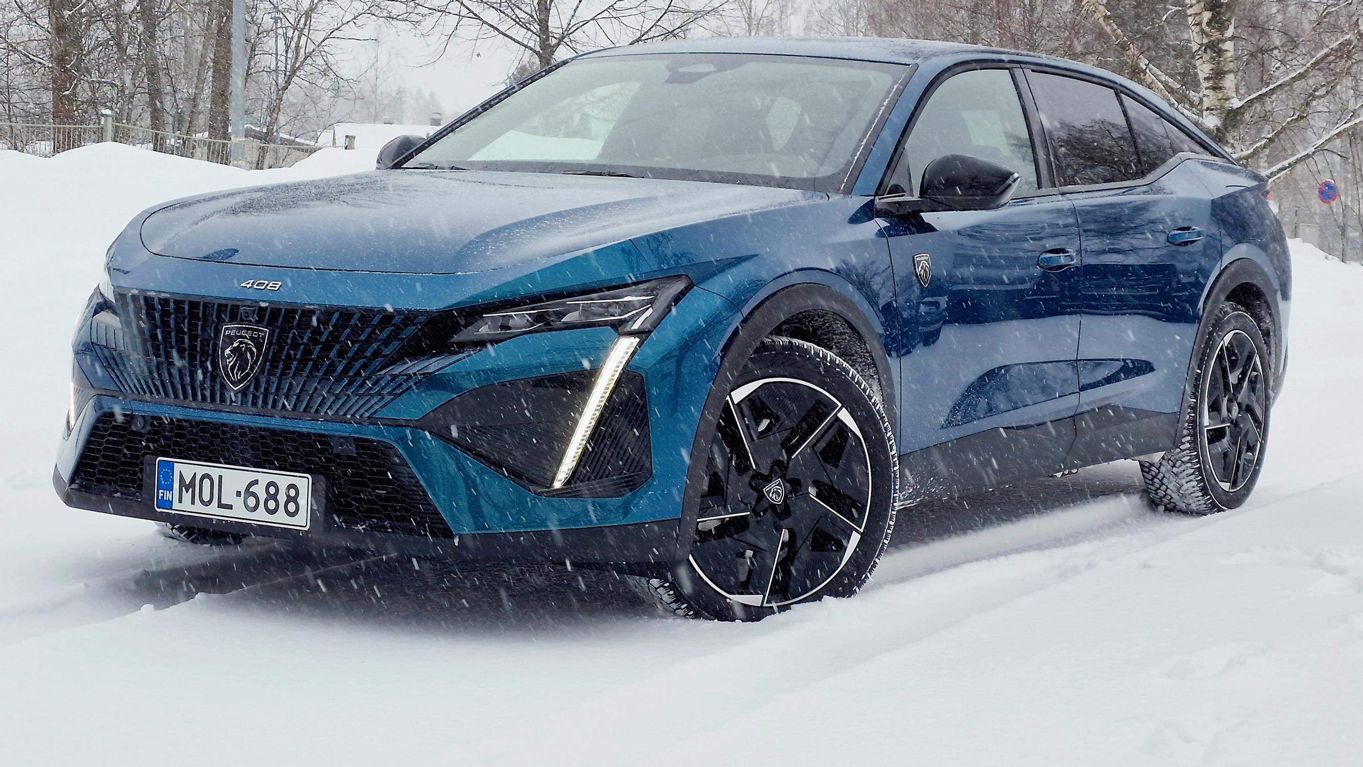Peugeot 408 GT Hybrid 225 EAT8-Automaatti – Oman tiensä kulkija
