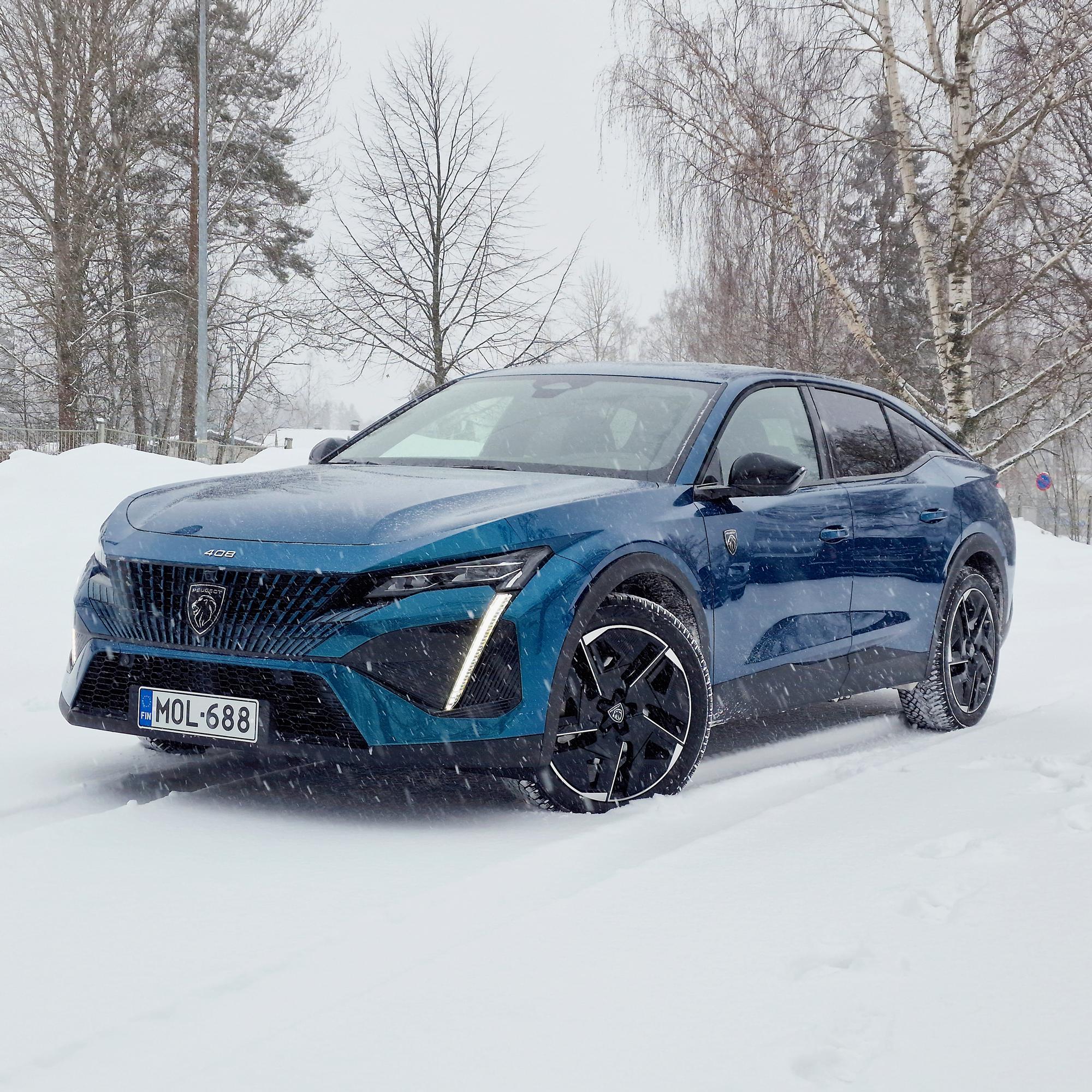 Peugeot 408 GT Hybrid 225 EAT8-Automaatti – Oman tiensä kulkija