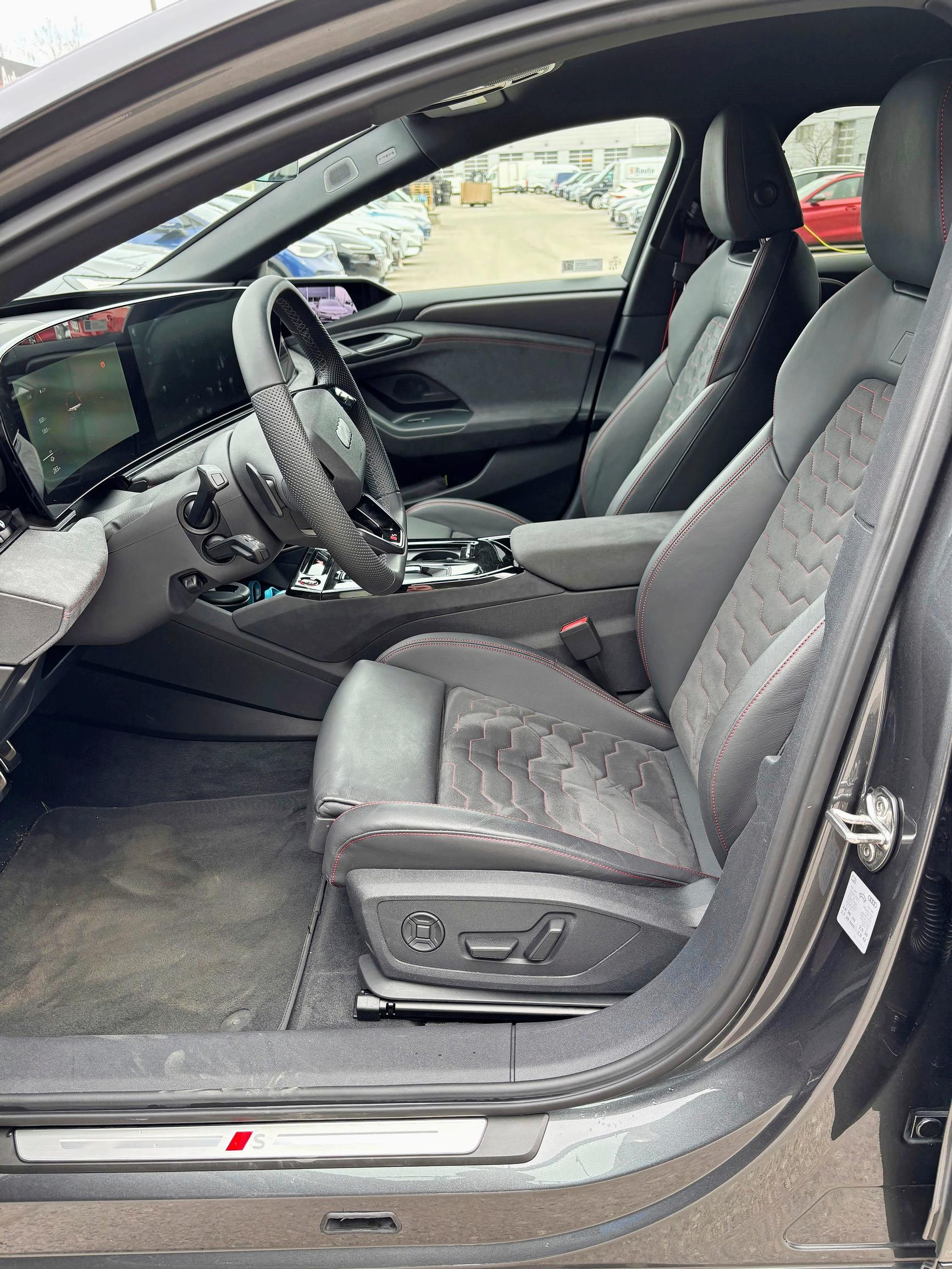 Audi S6 Avant e-tron on kuljettajalle kuin hansikas kädessä. Parempaa ohjaamoergonomiaa saa hakea.