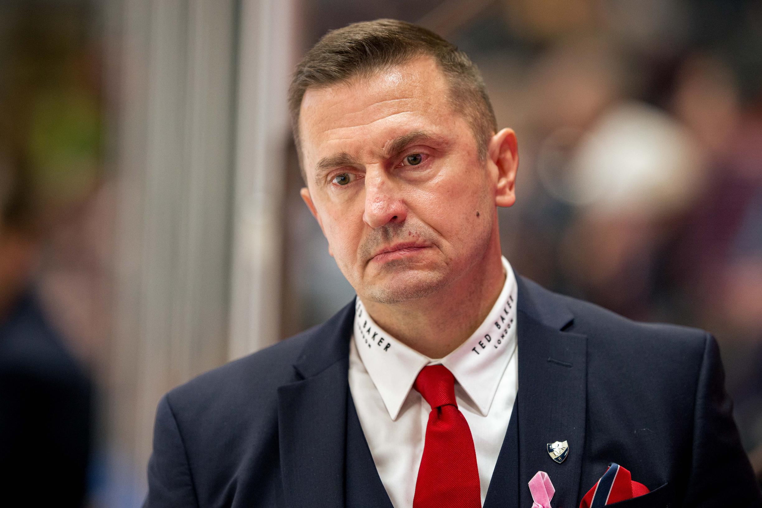 HIFK:n kupla uhkaa puhjeta – "Peltonen on keskittynyt suitsuttamaan kärkipelaajiaan pelitavan kehittämisen sijaan"