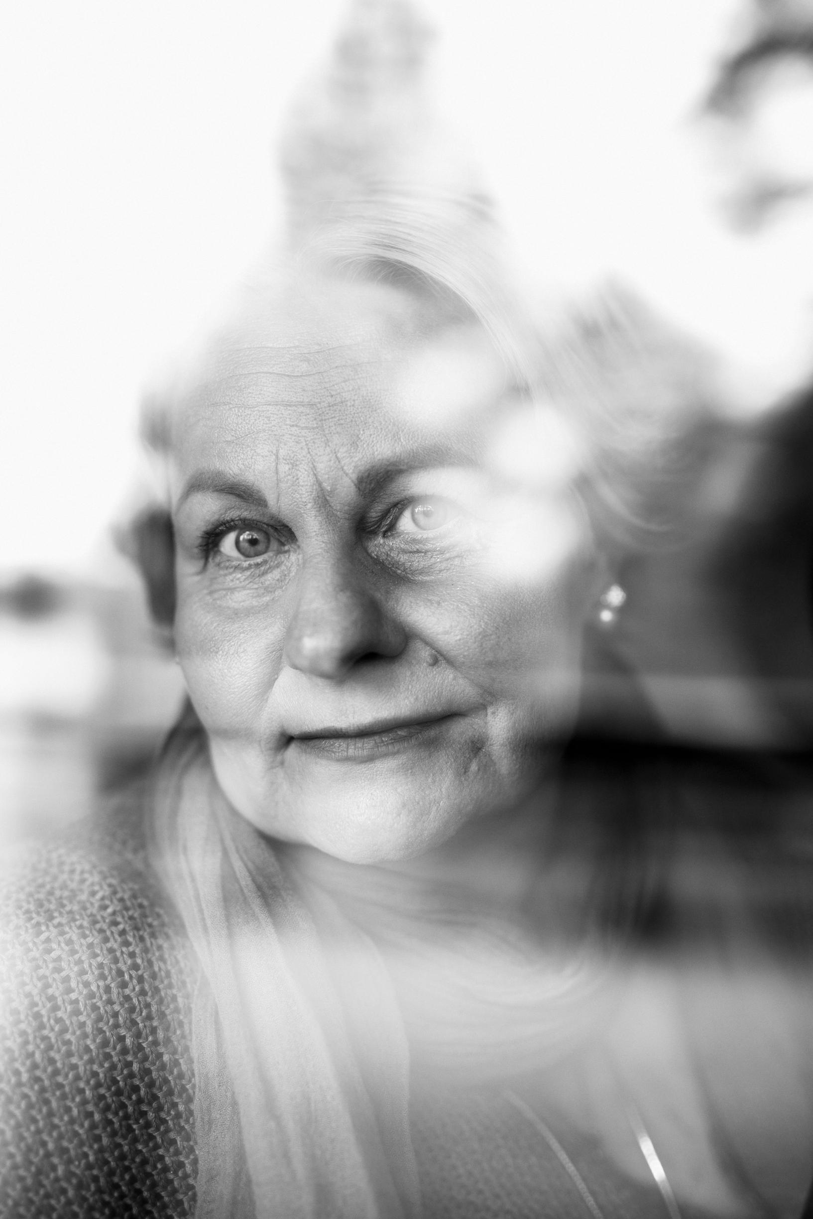 Kun puoliso kuoli, Pia joutui pohtimaan sitä, miten vähän ihminen voi moniin vastoinkäymisiinsä vaikuttaa. – Haluaisin, että ihmiset ymmärtäisivät, että nämä kaikki asiat ovat tapahtuneet minulle ilman, että olen voinut sanoa mitään mihinkään, Pia sanoo.