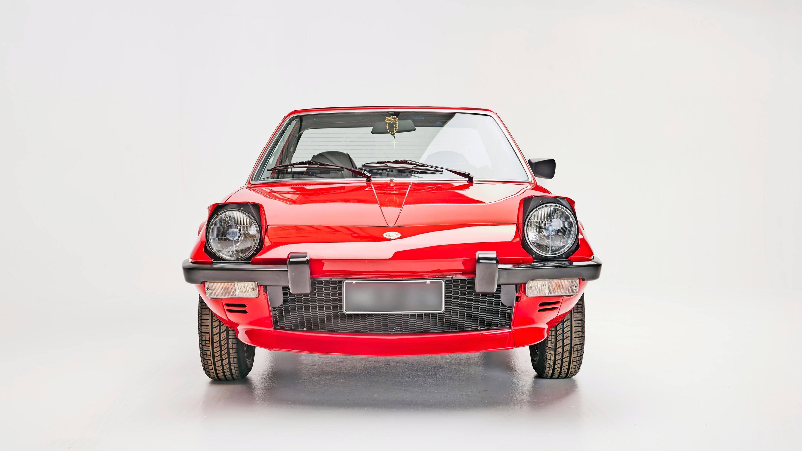 Fiat X1/9 vm. 1975 ja suorat, terävät linjat: ”Täytyy olla intohimoa vanhoihin Fiateihin, jos tähän leikkiin lähtee”