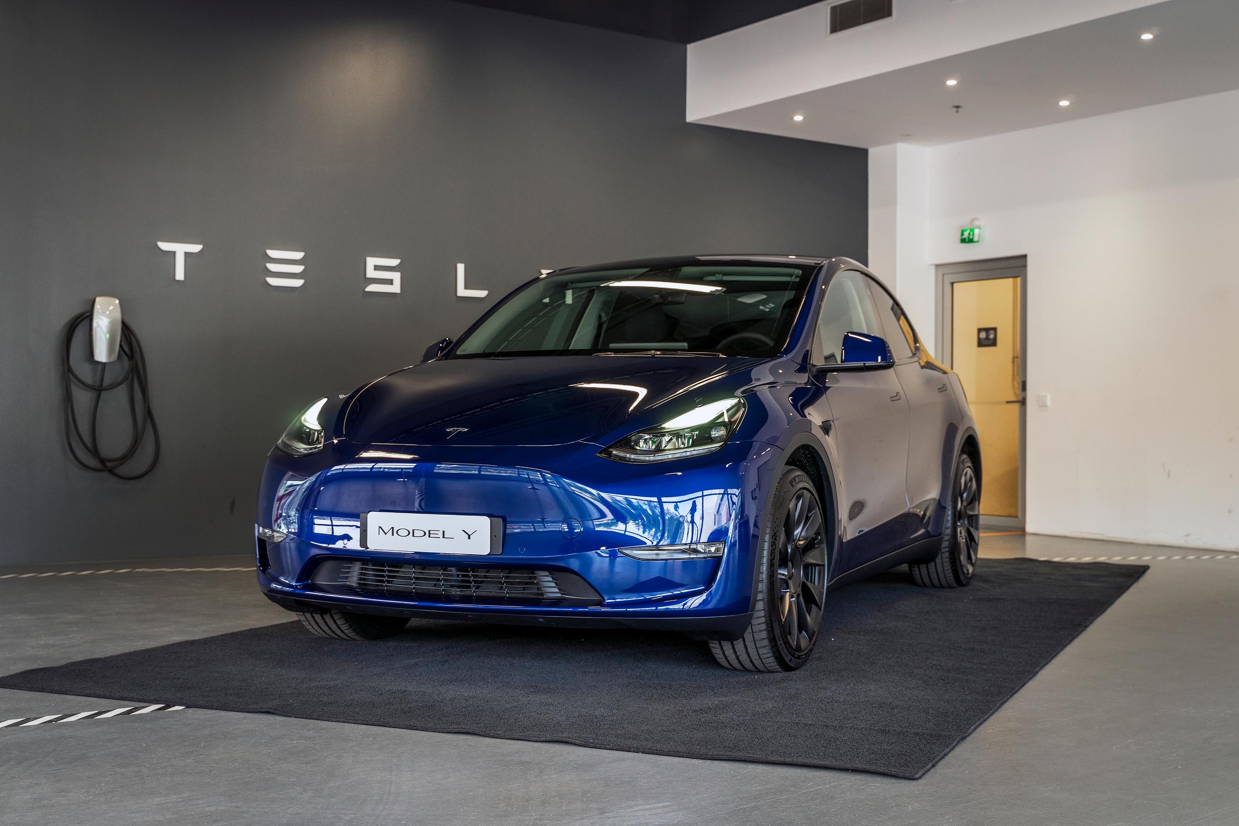 Ensimaistiainen: Tesla Model Y rantautui Suomeen - Ekat yksilöt Kiinasta