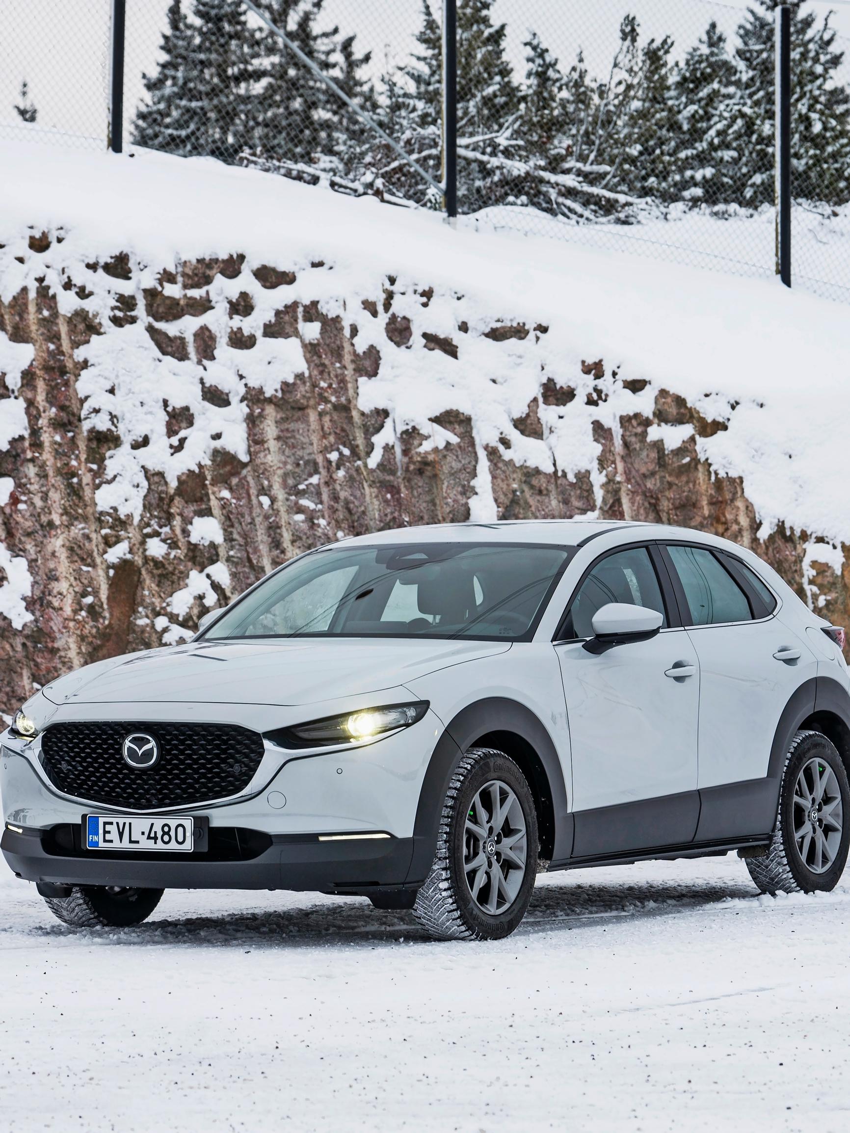 Mazda CX-30 isolla koneella – Katumaasturi kulkee nyt 2,5-litraisen moottorin voimin – bensaa ei pala liikaa
