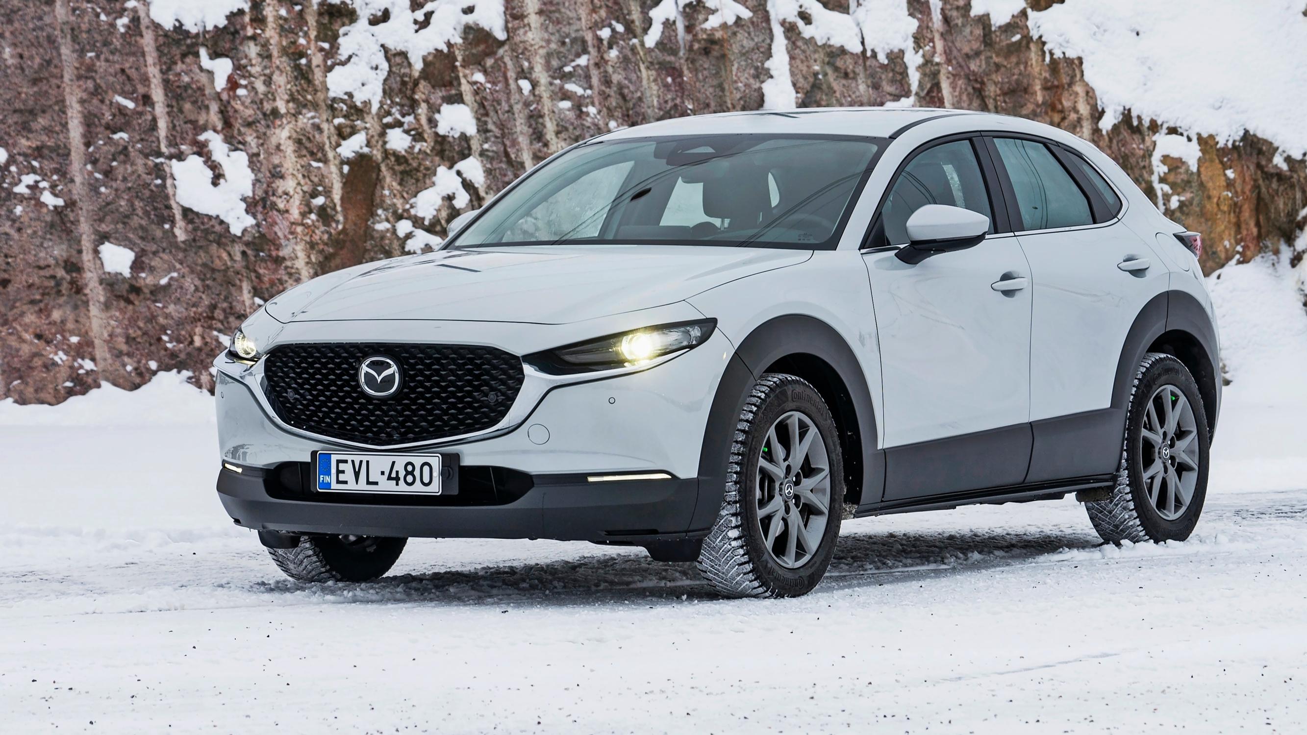 Mazda CX-30 isolla koneella – Katumaasturi kulkee nyt 2,5-litraisen moottorin voimin – bensaa ei pala liikaa