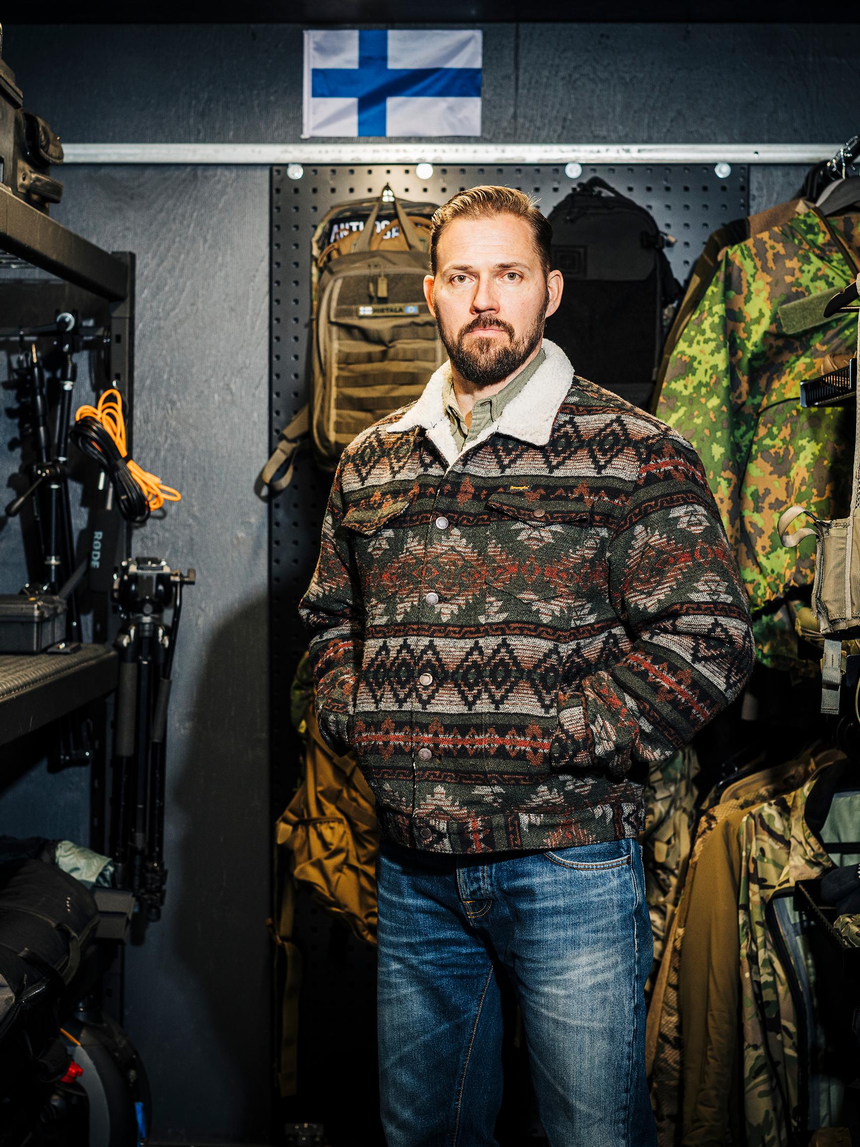 Jere Hietala taistelee salametsästäjiä vastaan Afrikassa – Kotioloissa hän on varautuja, joka selviäisi kuukausia ilman sähköjä