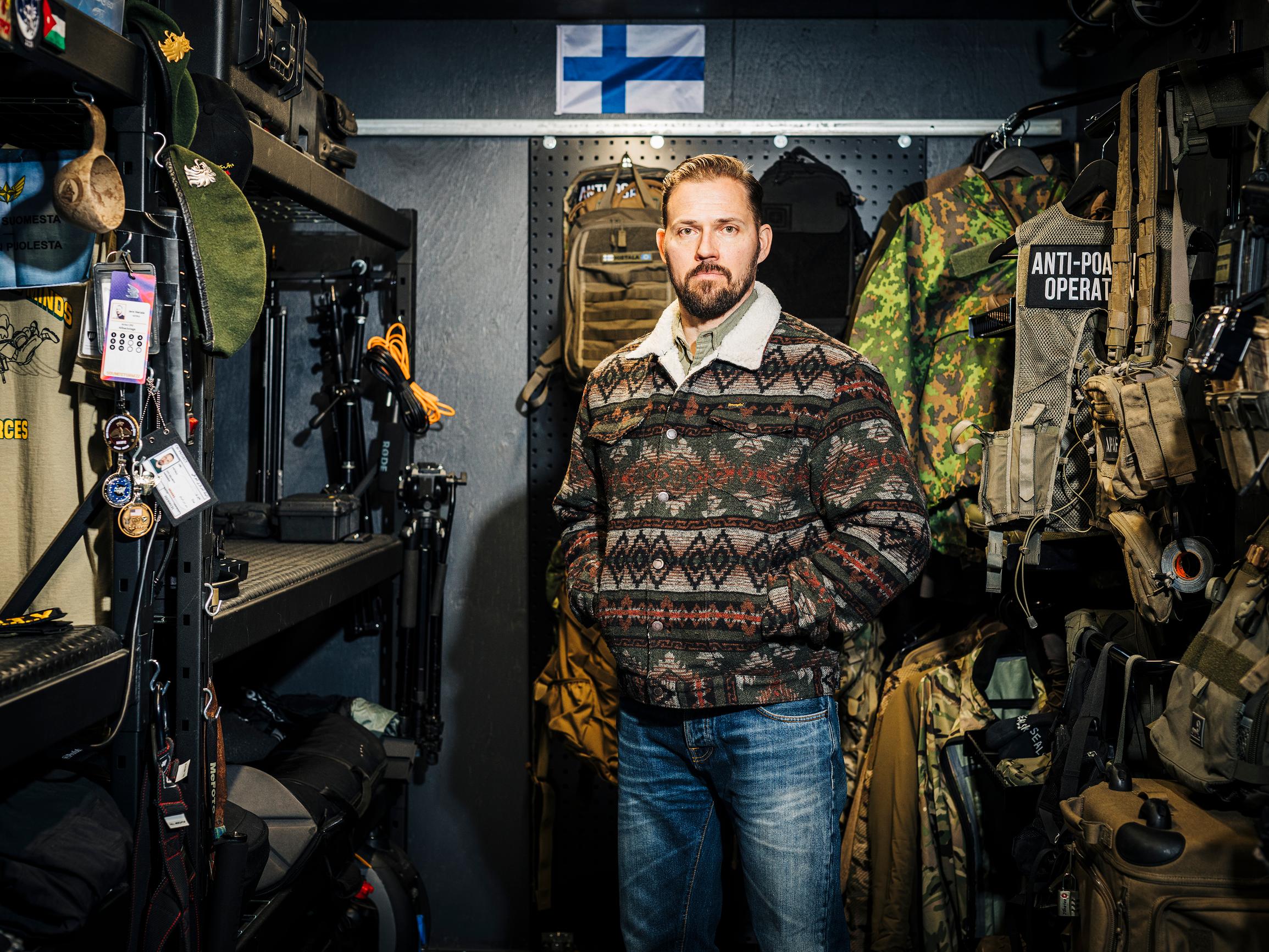 Jere Hietala taistelee salametsästäjiä vastaan Afrikassa – Kotioloissa hän on varautuja, joka selviäisi kuukausia ilman sähköjä