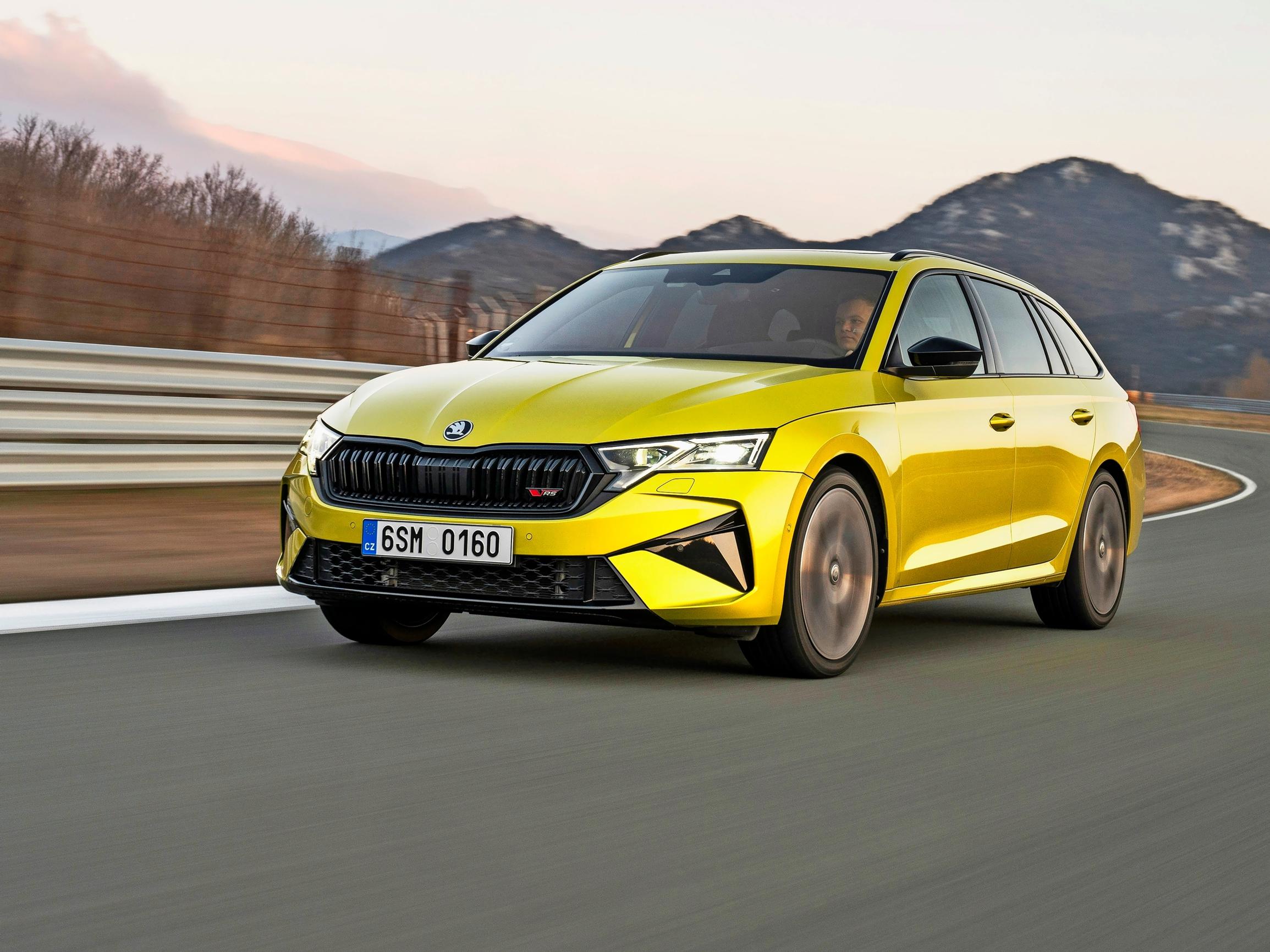 Škoda Octavia 2.0 TSI RS – Moottorien pärinä vaikenee, kun autot sähköistyvät – Nautitaan siis vielä kun voidaan