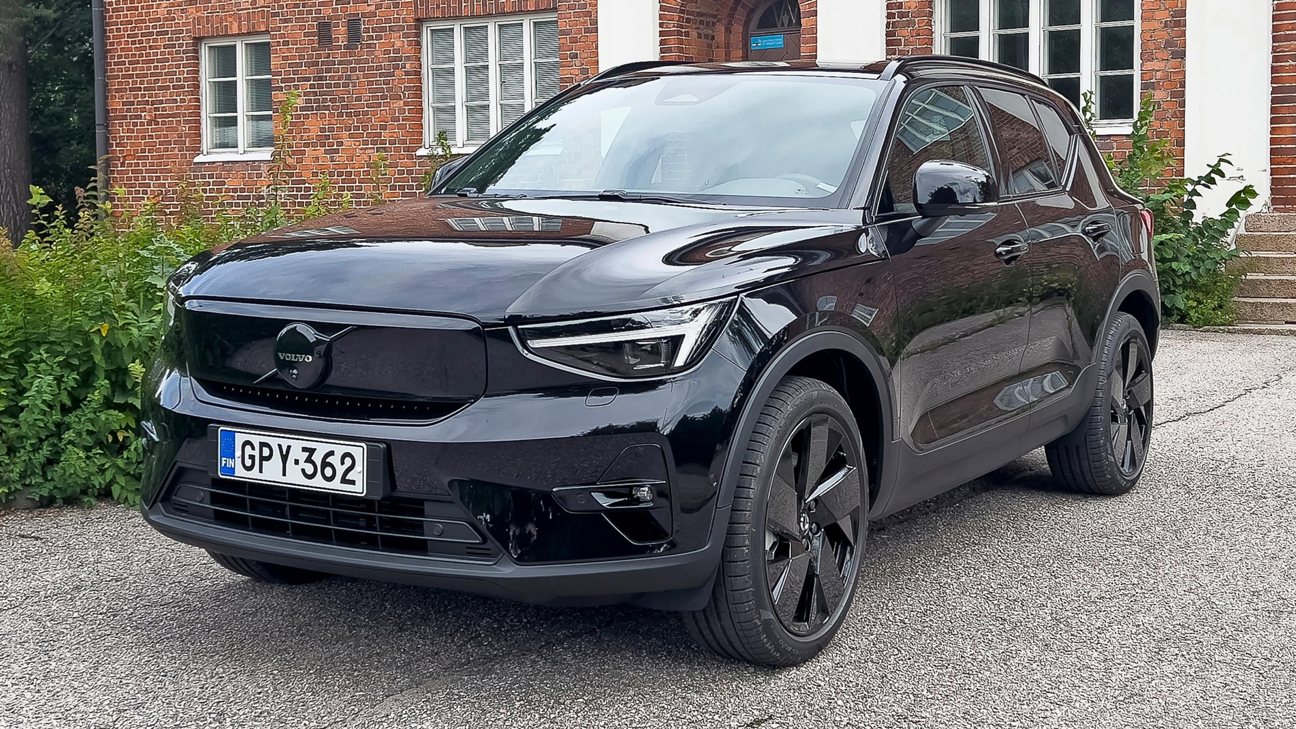 Volvo EX40 on sähköinen, ohjuksen lailla kulkeva autokaunotar hänelle, jolle tyyli on autossa se tärkein asia