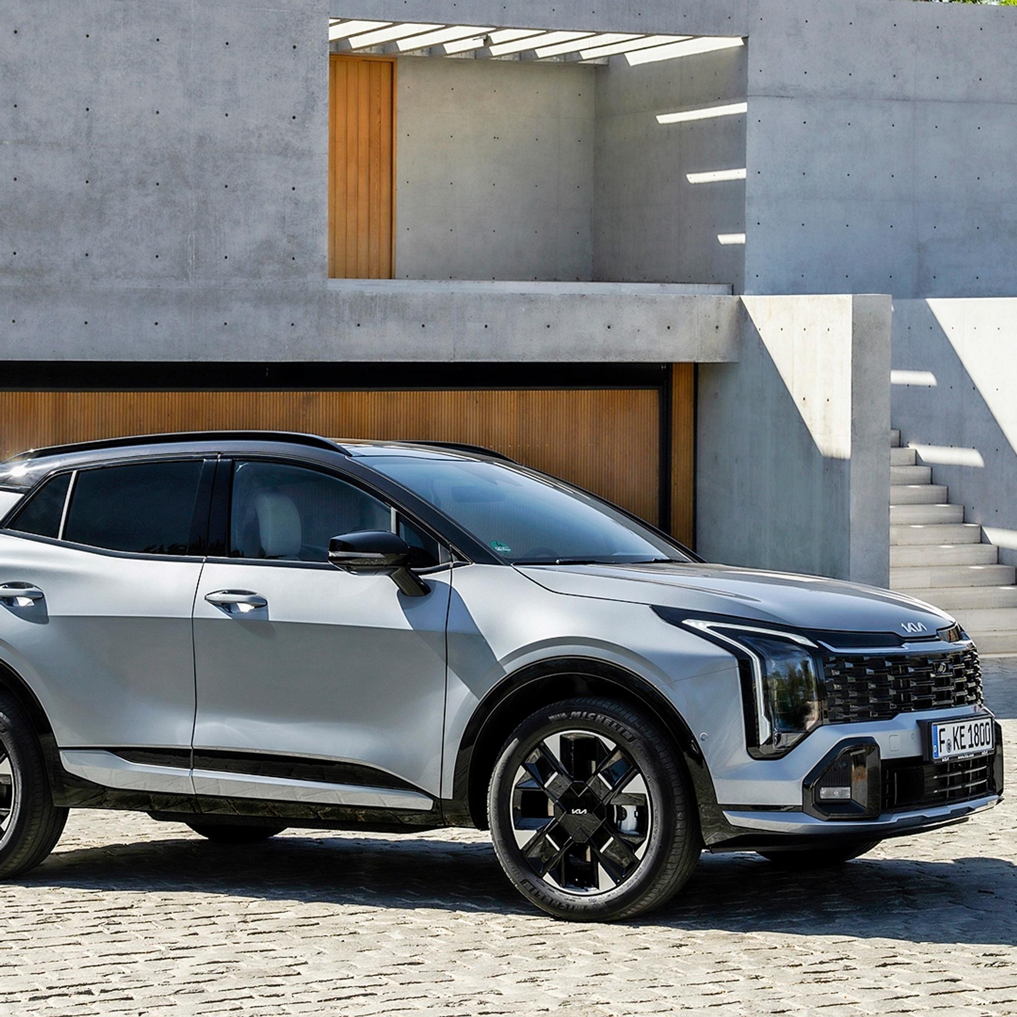Uudistunut Kia Sportage Suomeen – facelift tuo kaksi kaarevaa näyttöä ja vahvemman hybridivoimalinjan – neliveto irtoaa maltillisella lisähinnalla