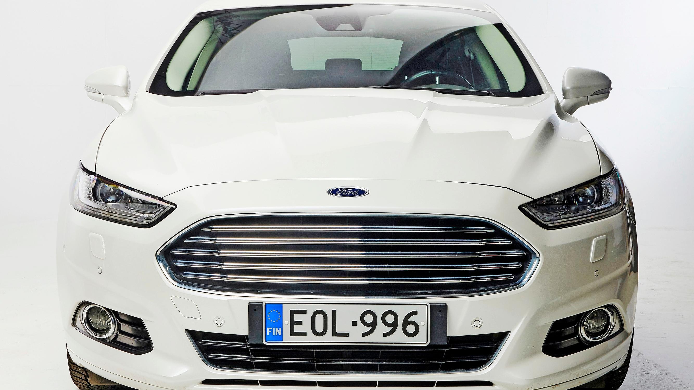 Ford Mondeo vm. 2016 – ”Ajettavuudeltaan ehtaa Fordia, ei vetele, ja etenee kuin juna”