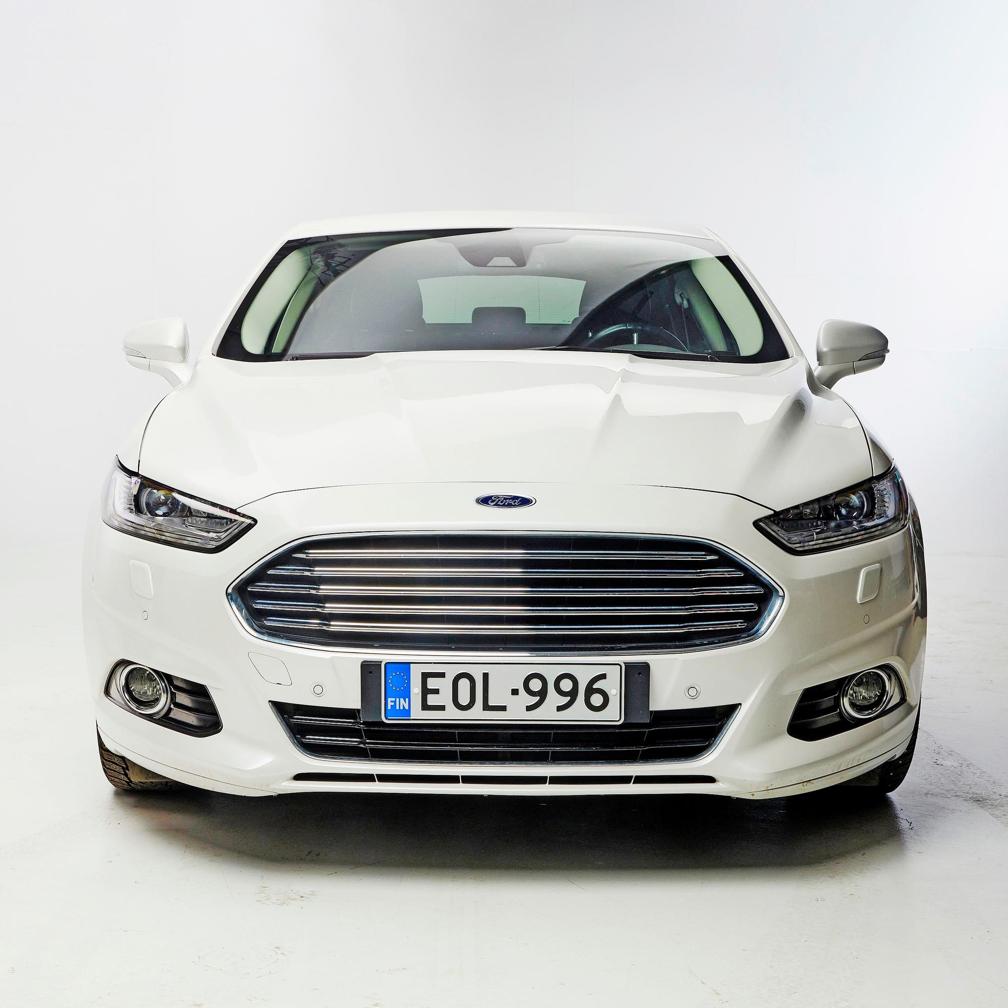 Ford Mondeo vm. 2016 – ”Ajettavuudeltaan ehtaa Fordia, ei vetele, ja etenee kuin juna”