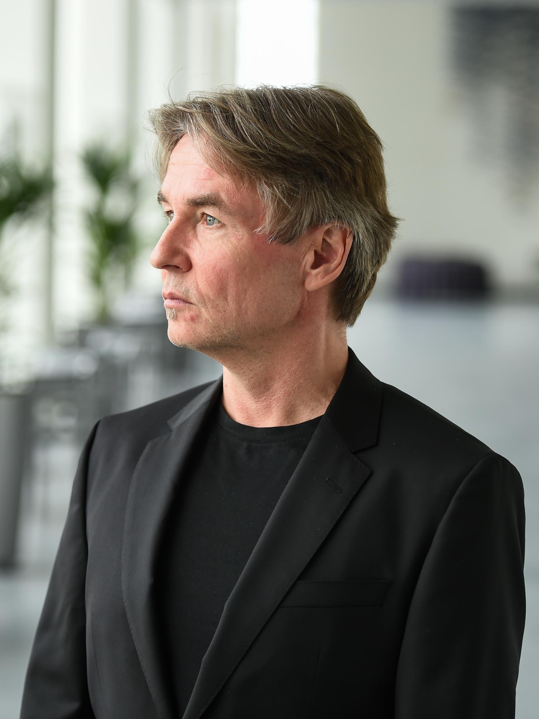Säveltäjä-kapellimestari Esa-Pekka Salonen vastasi myöntävästi kahteen sävellystilaukseen: ”Voin mä yrittää” 