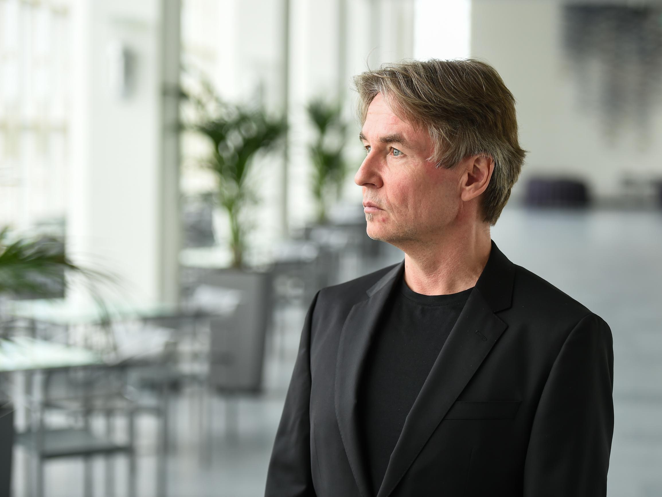 Säveltäjä-kapellimestari Esa-Pekka Salonen vastasi myöntävästi kahteen sävellystilaukseen: ”Voin mä yrittää” 