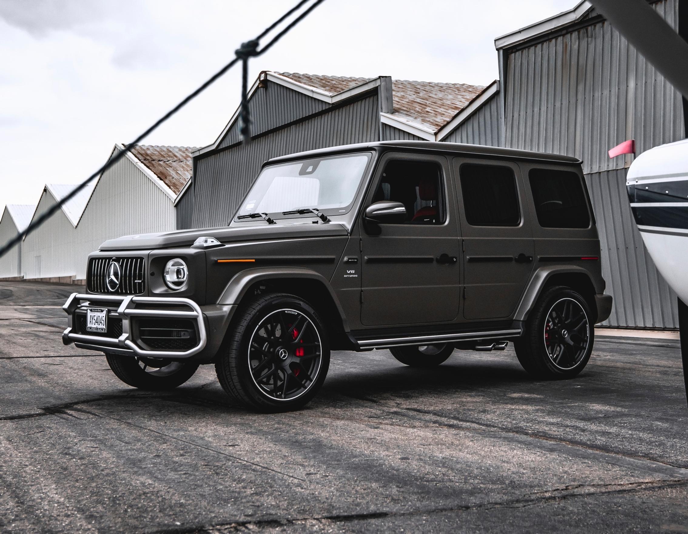 Mercedes-Benz G. Kuin Raid-hyönteiskarkote: toimii sisällä ja toimii puutarhassa. Paha.