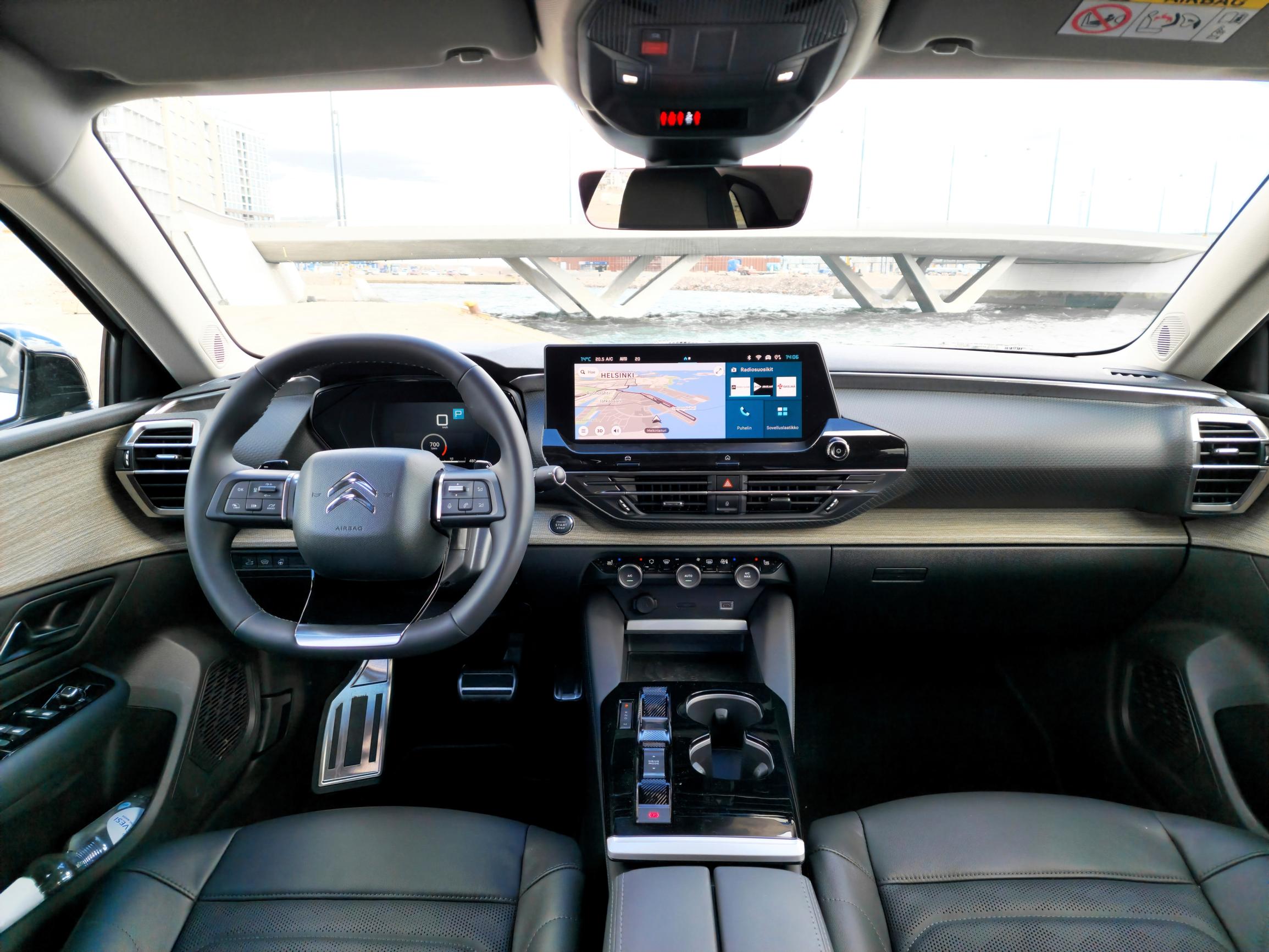 Citroën C5 X keskinäyttö