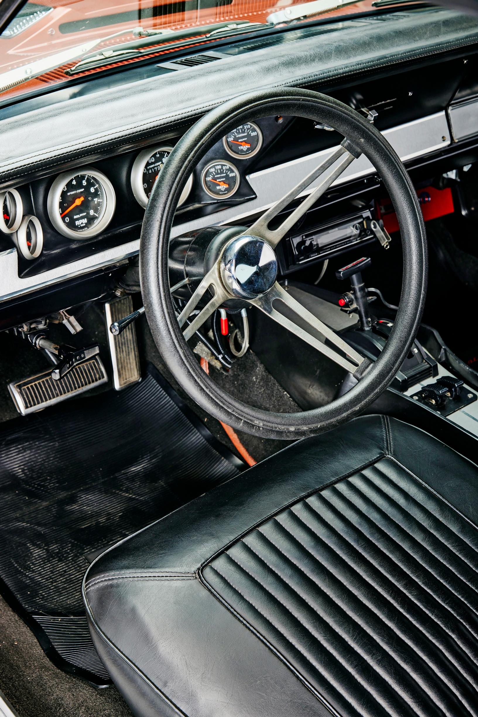 Plymouth Barracuda Formula S:n sisustan verhoilu uusittiin joitakin vuosia sitten moitteettomaksi.