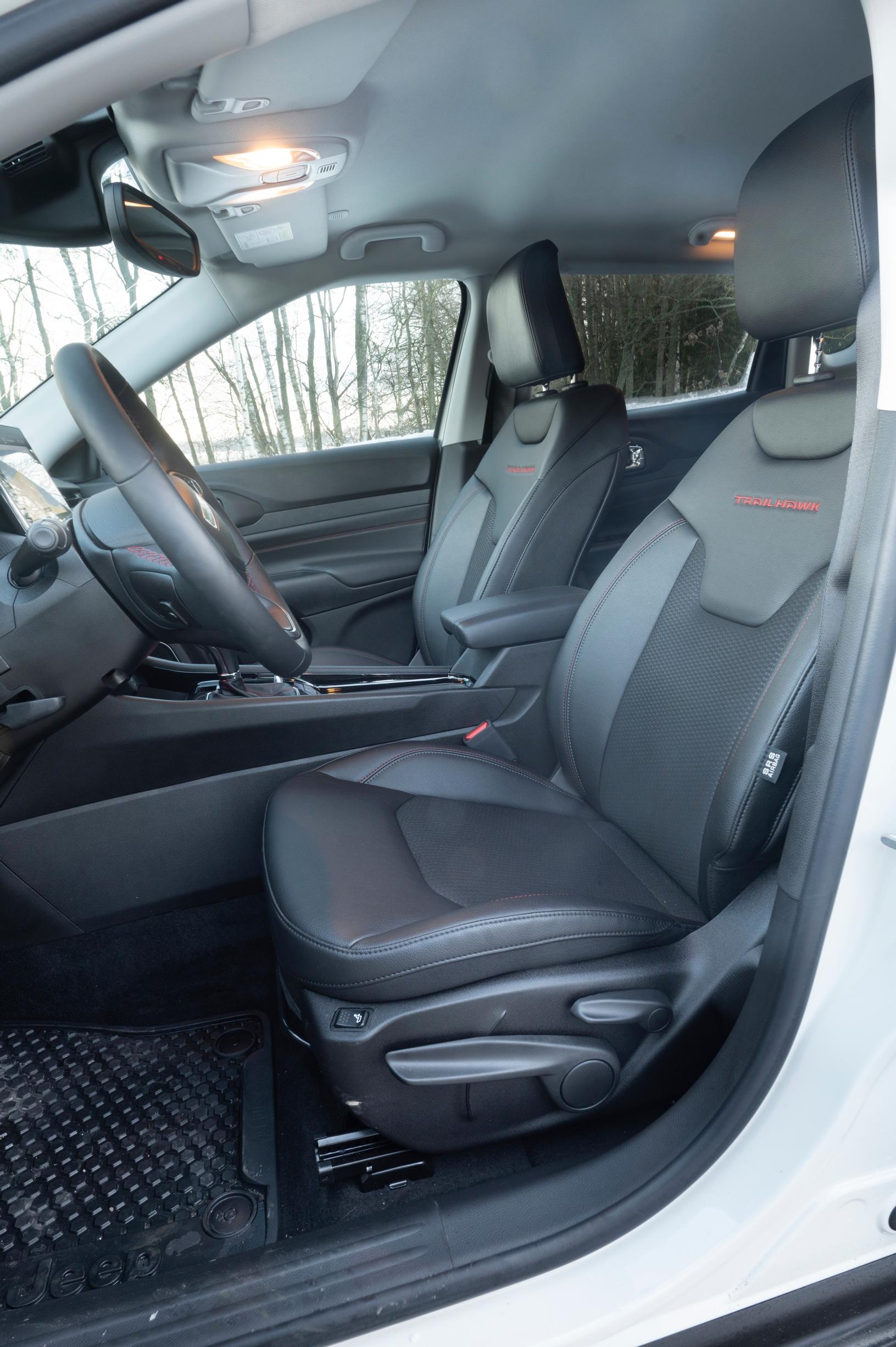 Jeep Compass PHEV 4xe Trailhawk etupenkki.