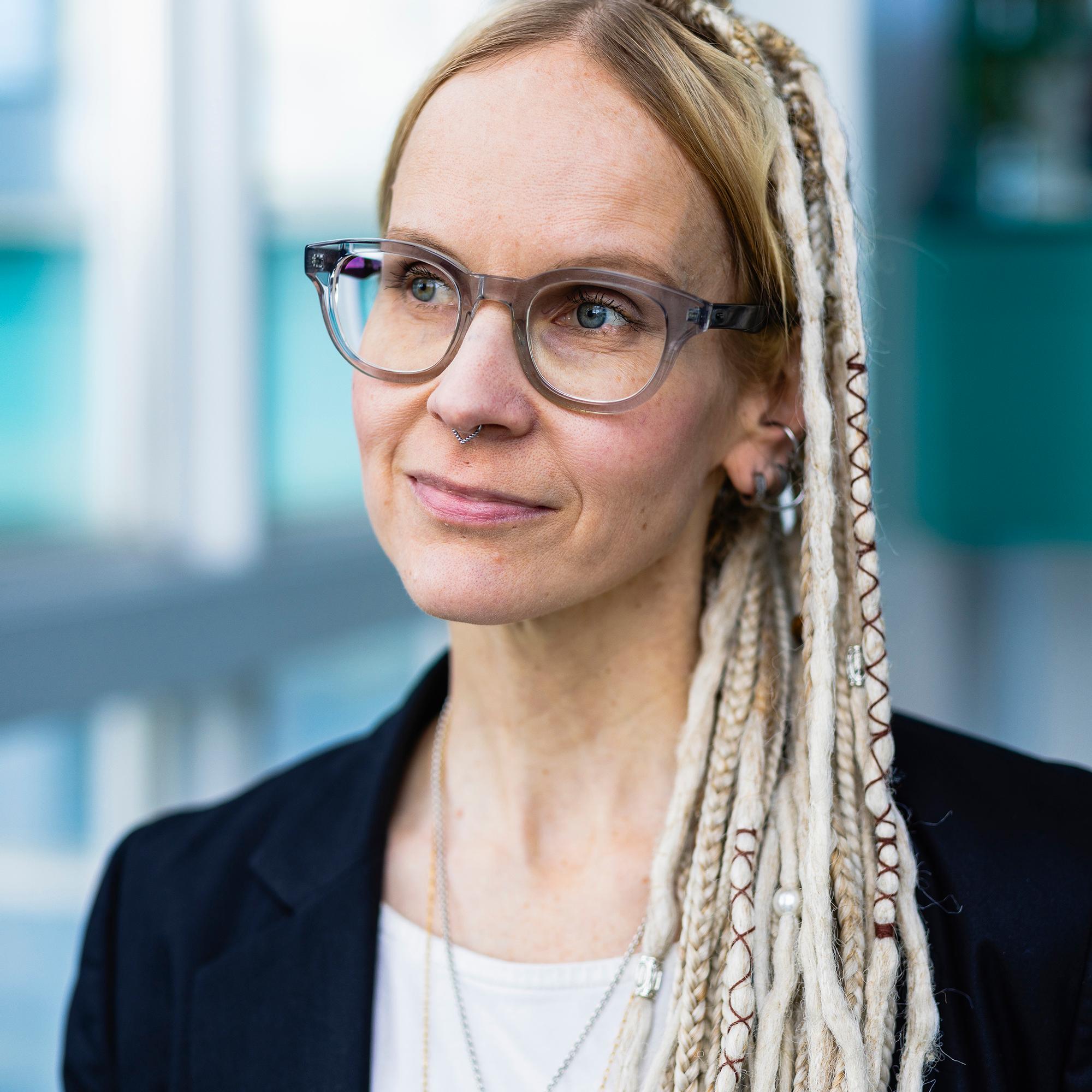 Hanna Hakulinen ajatteli aina, että kunnianhimoisen uran voi yhdistää suureen perheeseen – ”Alusta asti on vahvistettava tyttöjen uskoa siihen, että he pystyvät”