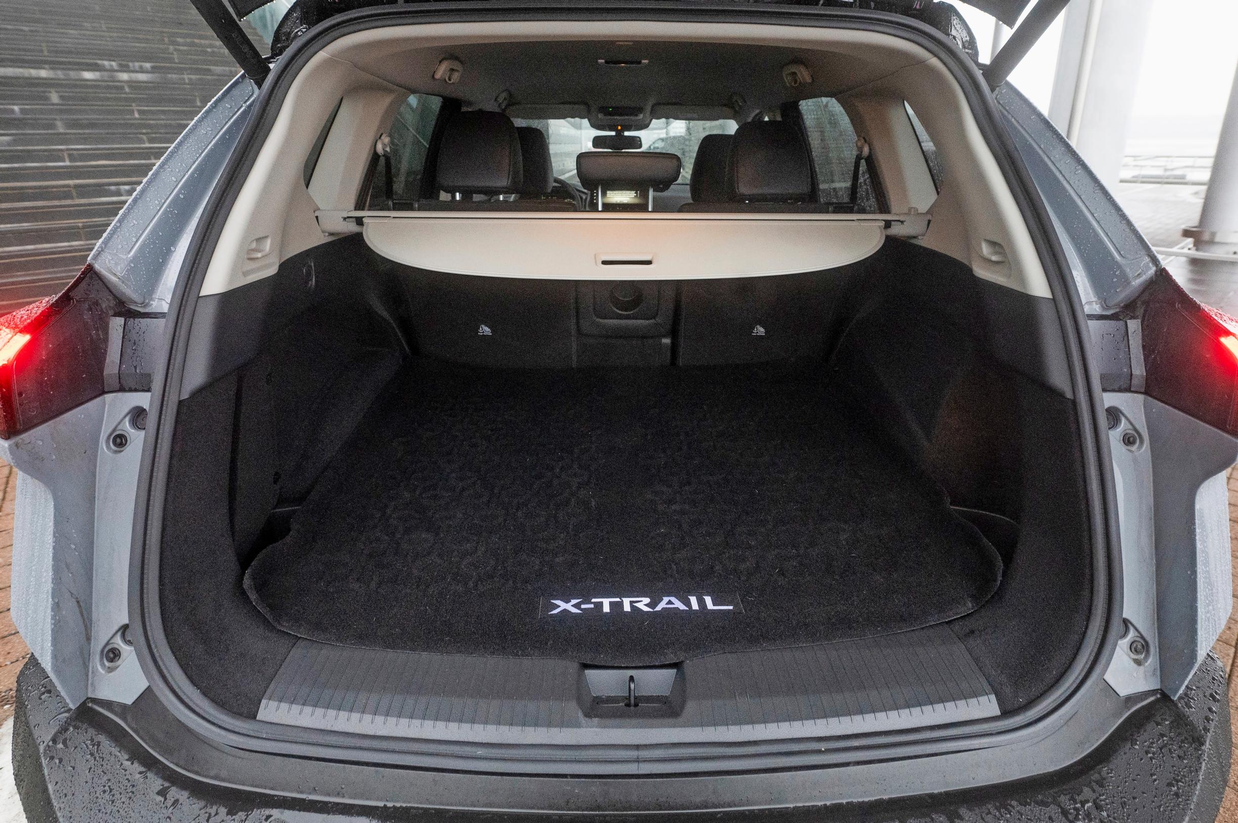 Nissan X-Trail e-Powerissa tavaratilaa on reippaasti.