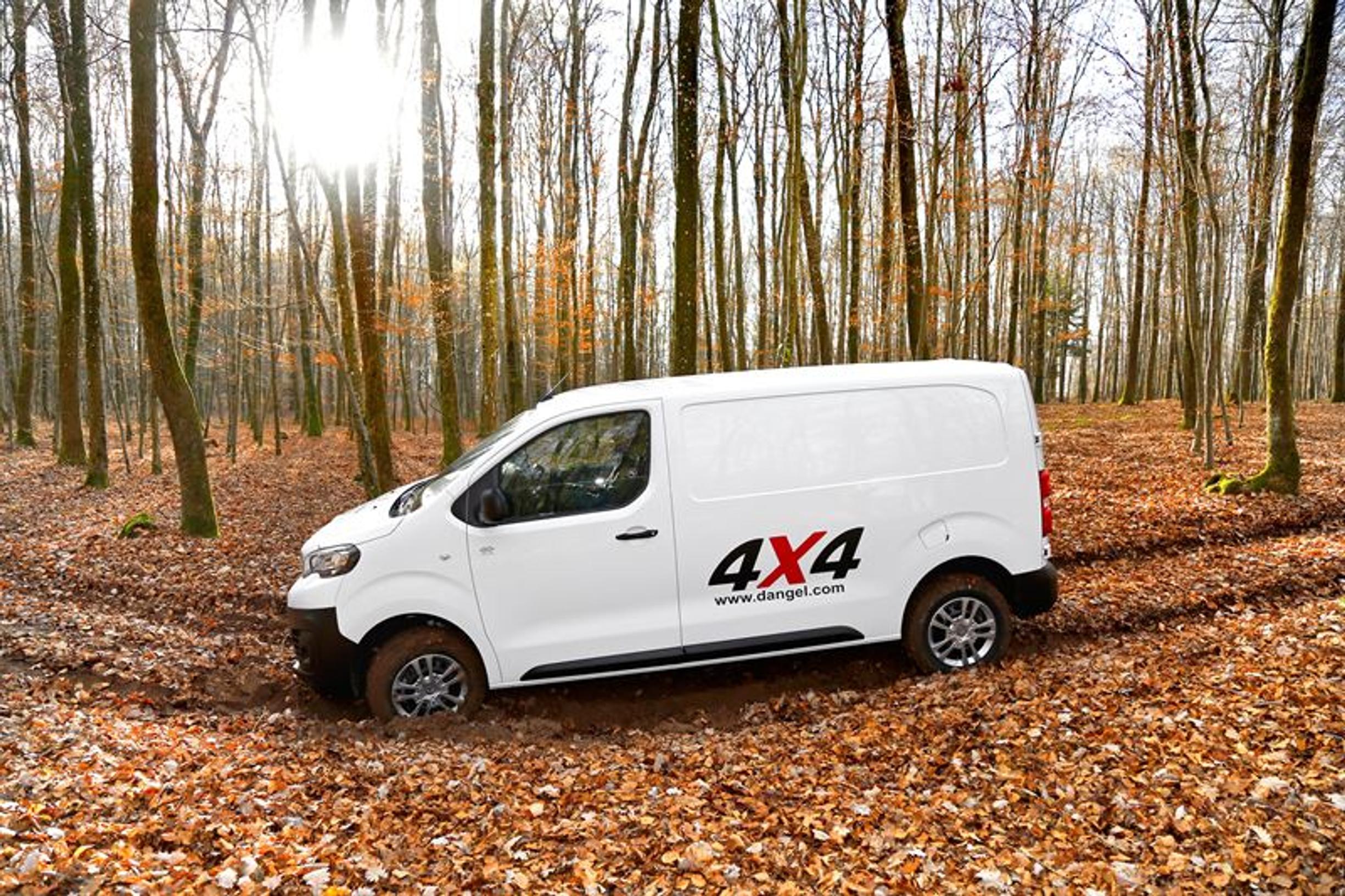 Tässä ovat Citroenin ja Peugeotin uusien nelivetopakujen hinnat