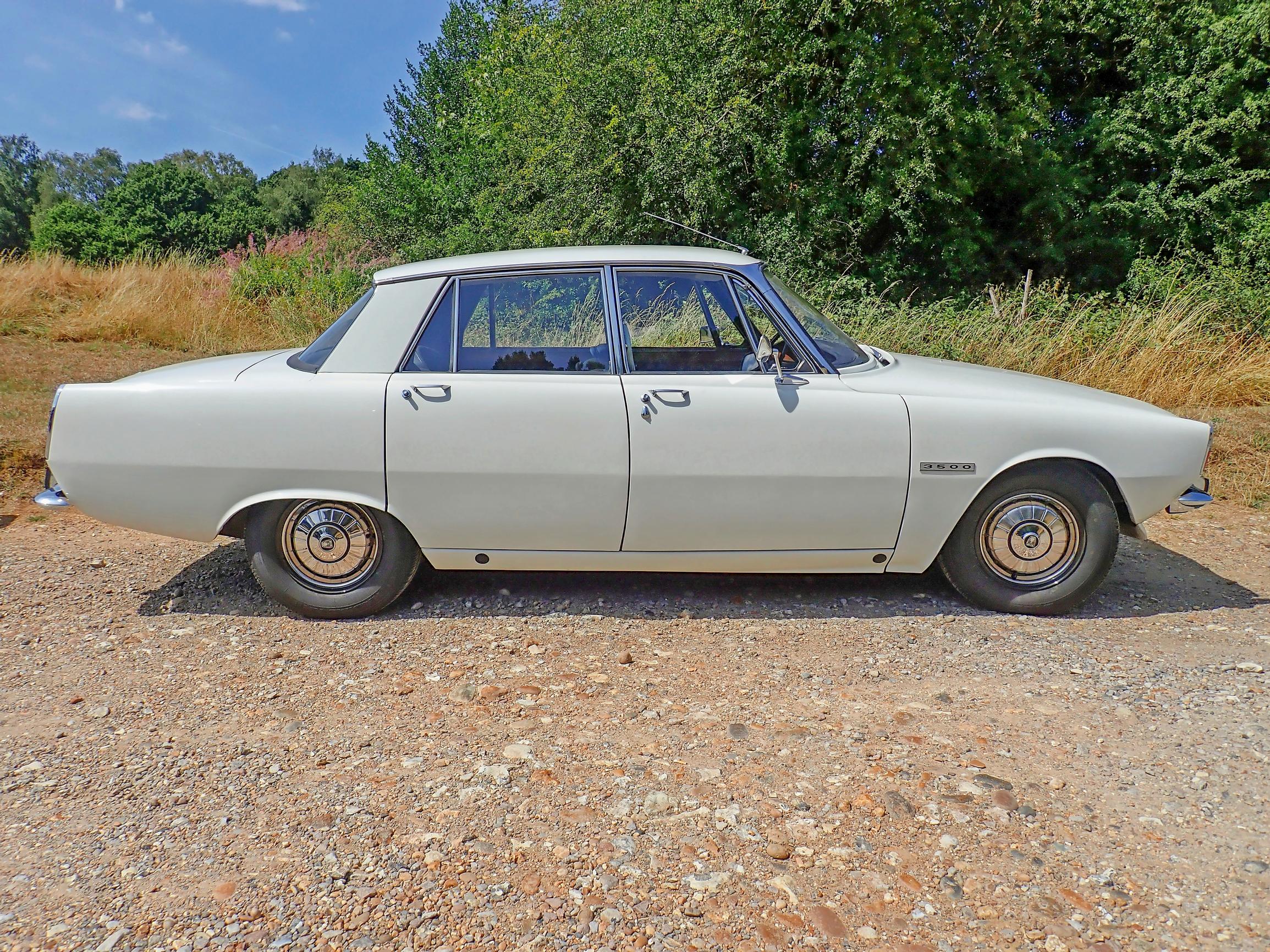 Rover P6 – Tämän tyylikkään sedanin tehokkain moottorivaihtoehto oli 3,5 litran veekasi.