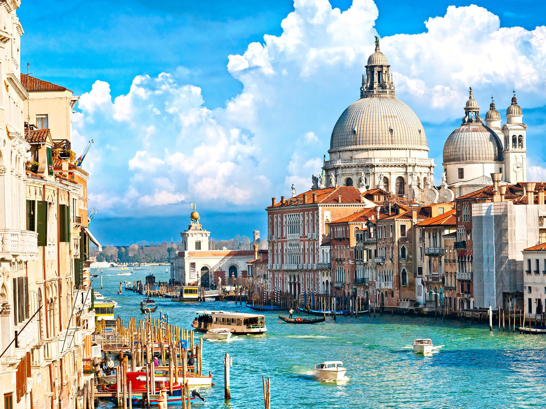 Kaupunki veden päällä rakennettiin tammesta, lepästä ja lehtikuusesta veistettyjen paalujen varaan