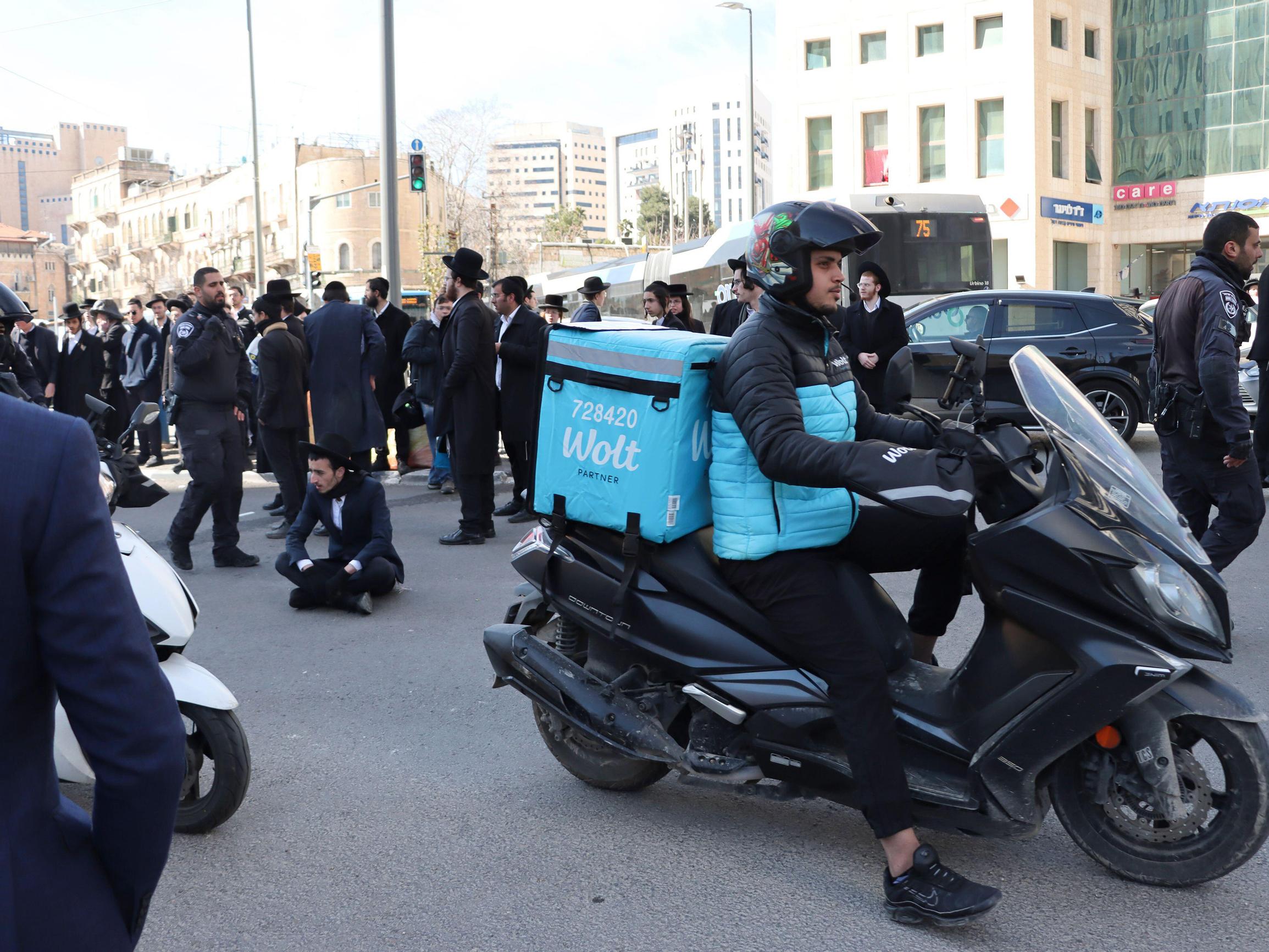 Wolt rikkoo ihmisoikeuksia Israelissa – Jatkaa toimintaa Israelin miehittämillä alueilla sotarikoksista huolimatta – Apu selvitti