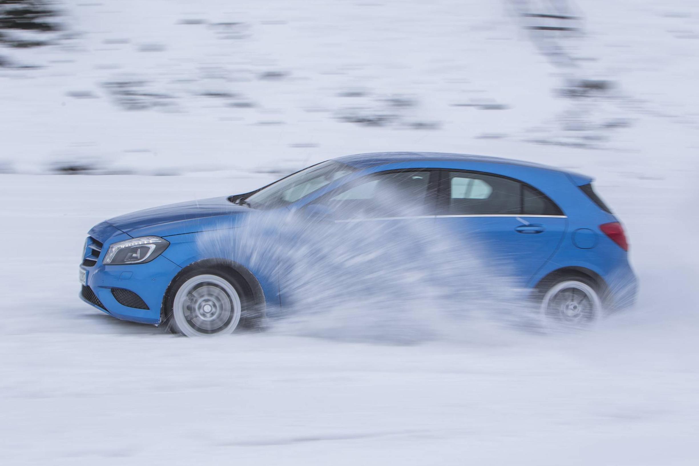 Ensituntuma: Mercedes-Benz A-sarjan neliveto tasoittaa talvea