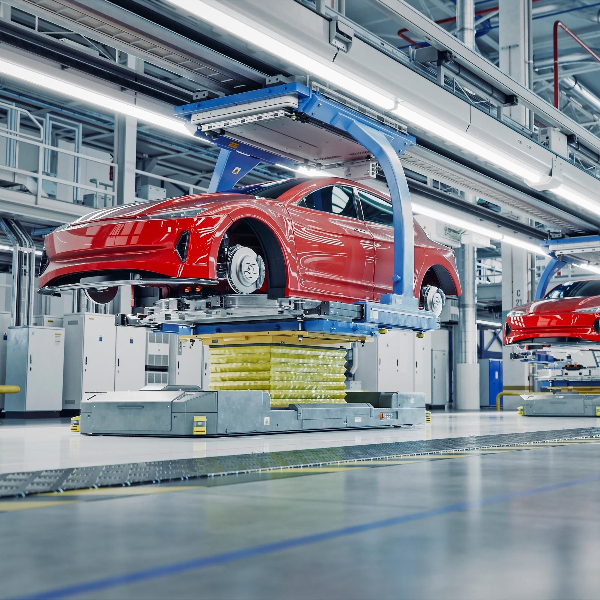 Fossiiliton liikenne ei ole haihattelua – Käytettyjen sähköautojen tuonti ulkomailta on isossa roolissa
