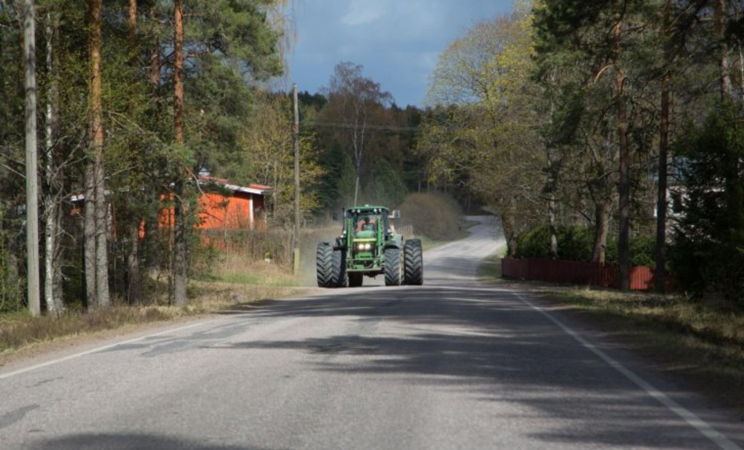 Kesällä tuttu uhka liikenteessä – risteykset ja nopeuserot vaaran paikkoja