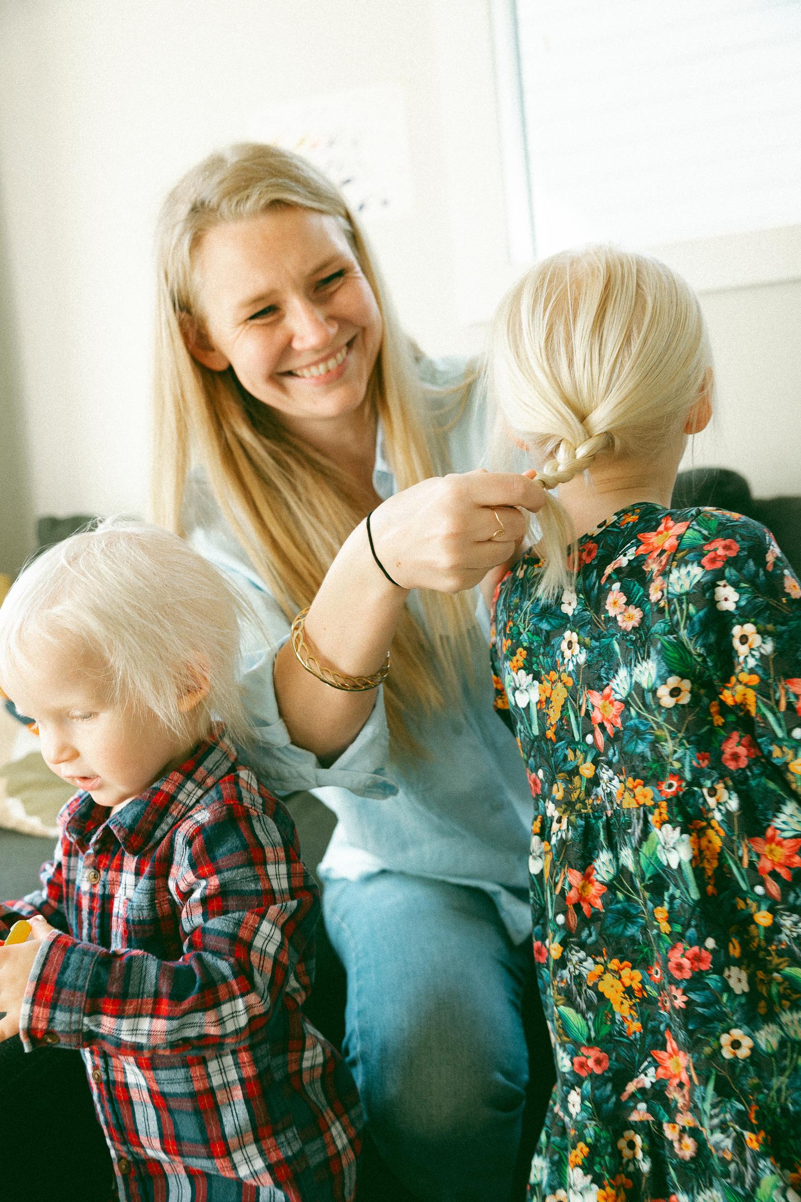 Suomalainen neuvola ei olekaan paras. Kanadassa synnyttänyt Linda Helistö kärsi synnytyksen jälkeen alakuloisuudesta ja sai tilanteessa tukea kätilöltä. Lopulta apu löytyi oikeanlaisesta terapiasta.