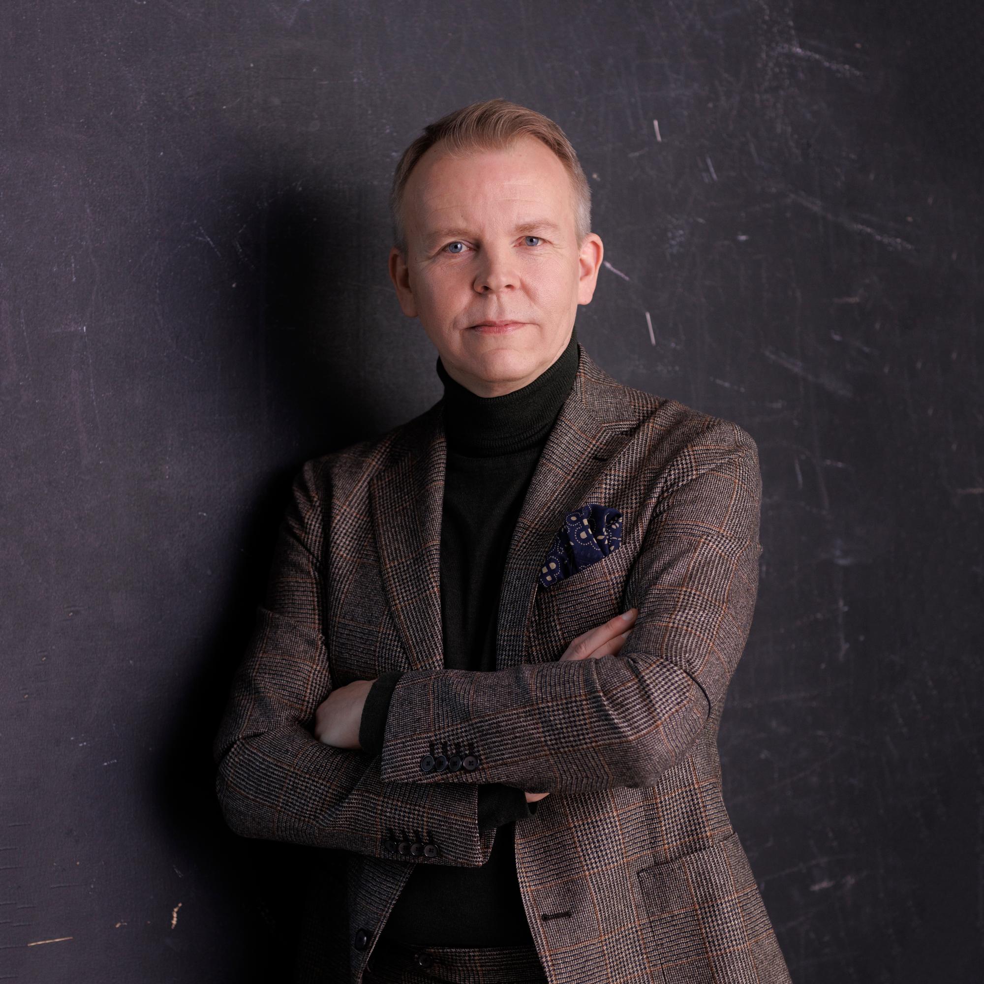 Lisää istumapaikkoja, aurinkosuojaa, katsojakorokkeita ja ruuhkatonta jonotusta – johan on kumma, kun eläkeläisten raha ei kelpaa festareille!