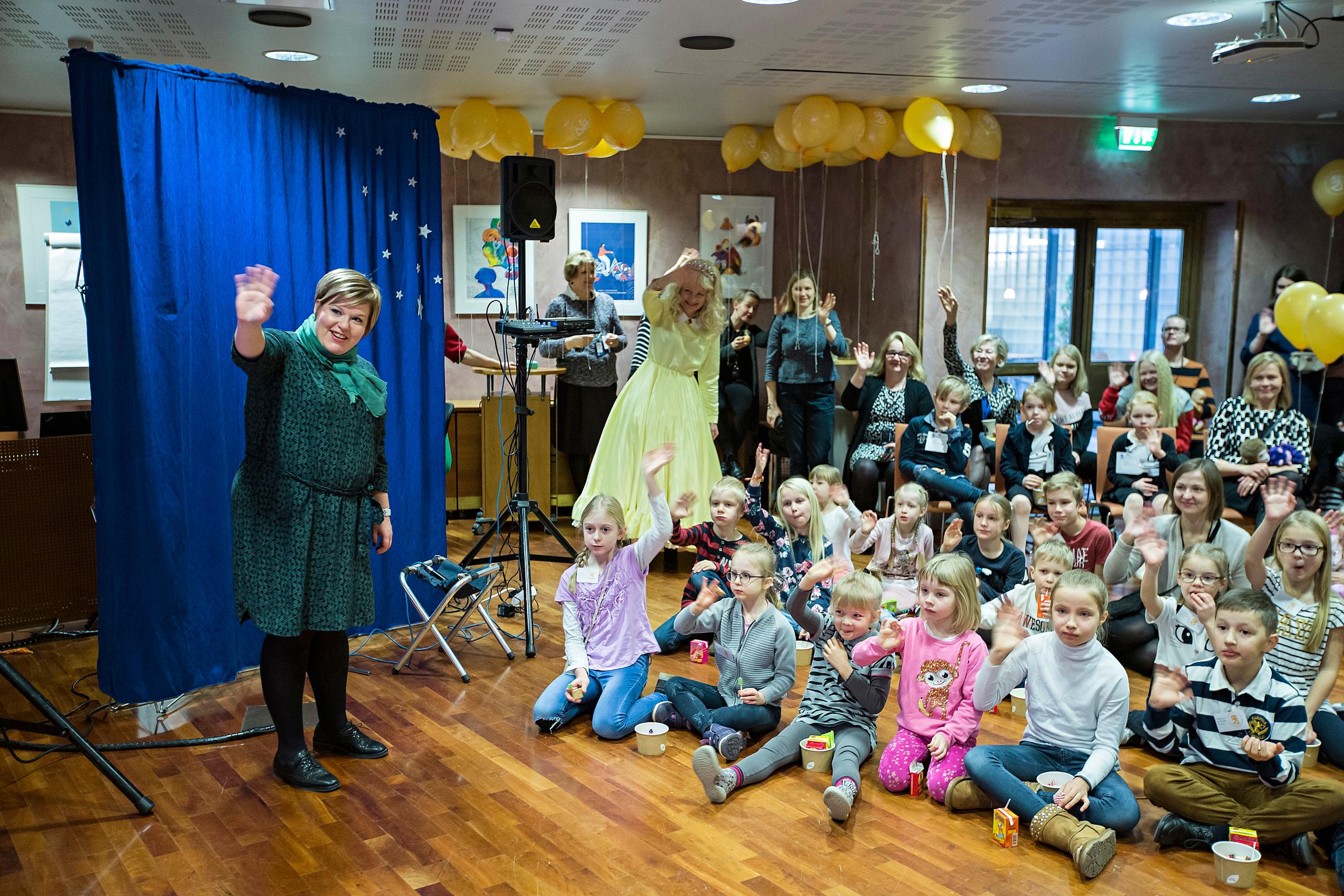 Perhe- ja peruspalveluministeri Annika Saarikko: Syyllistetäänkö ihmisiä ikääntymisestä?