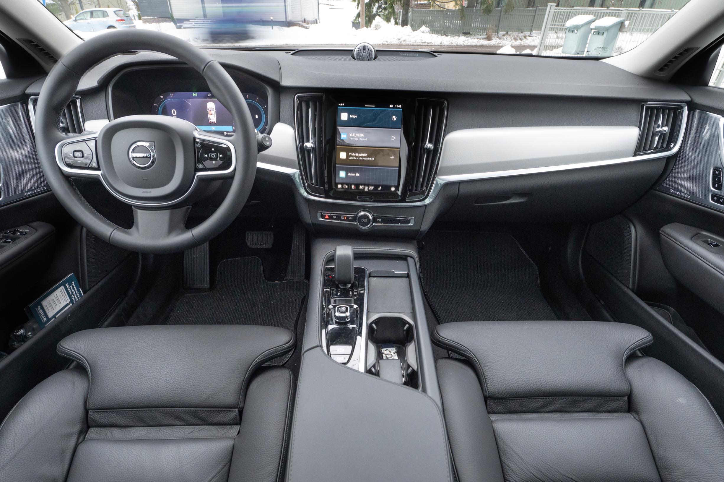 Volvo V90 CC kojelauta