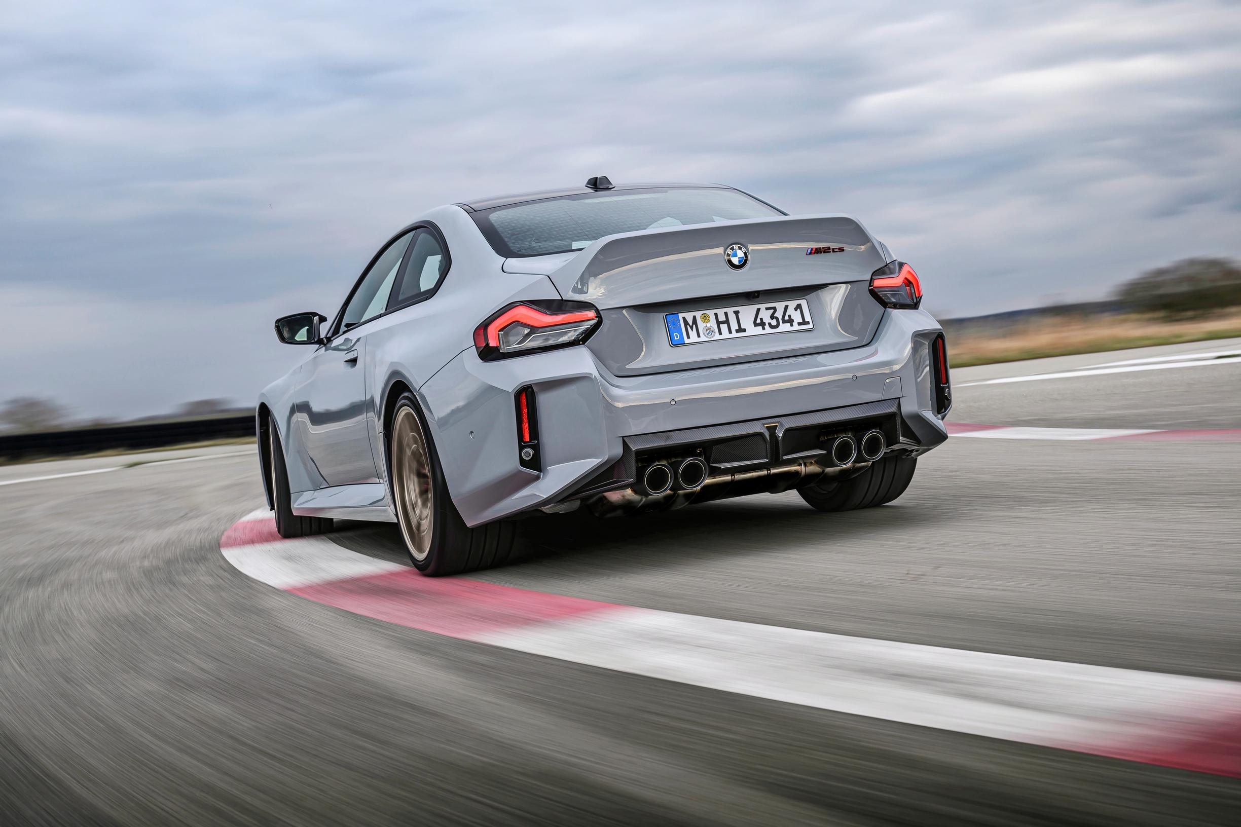 BMW M2 CS Suomeen vain erikoiseränä – Tehopäivitys vie nollasta sataan 3,8 sekunnissa ja potkua on kuin superautossa. Mutta kenen budjetti riittää?