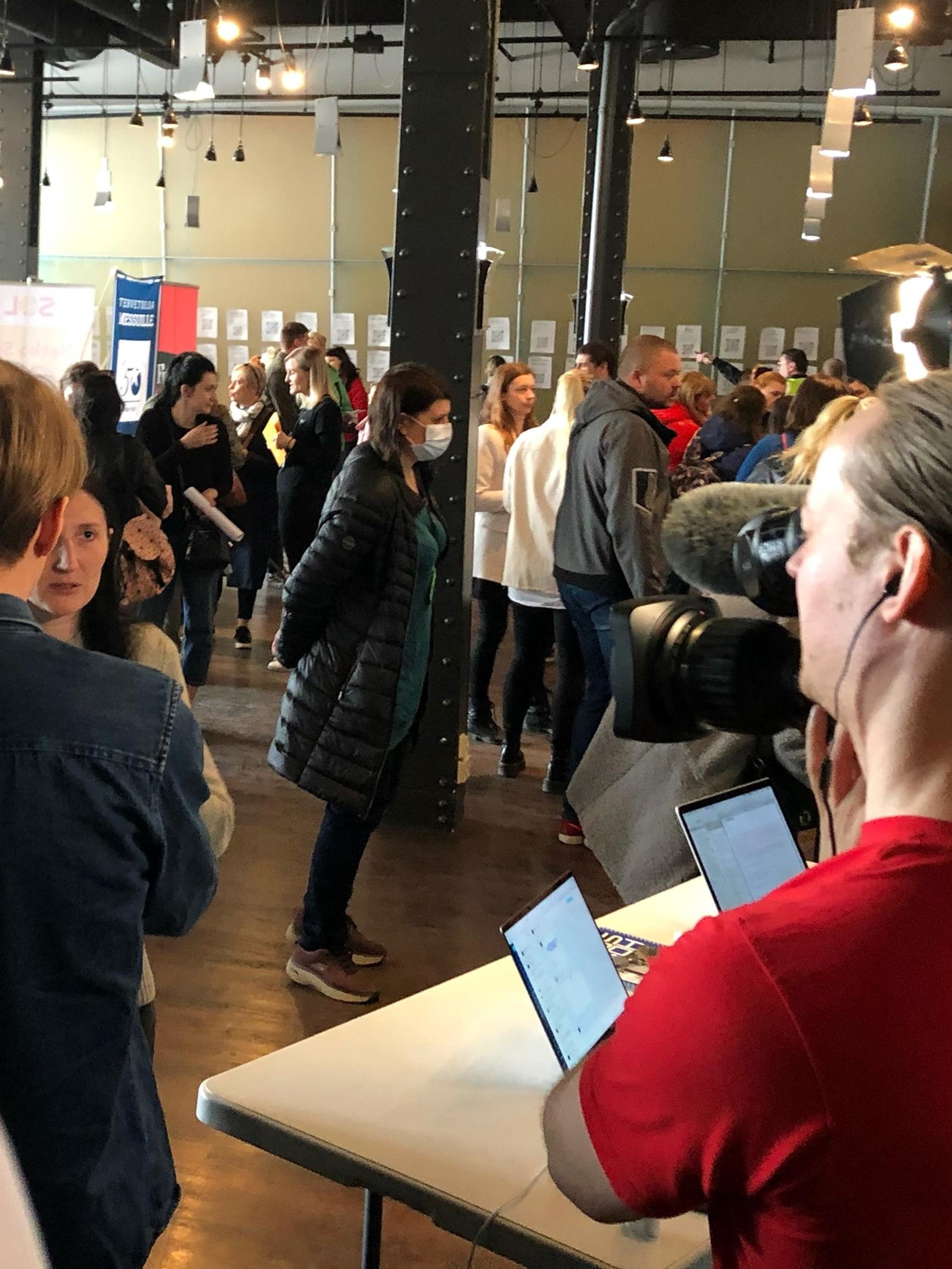 Ukrainalaisten into töihin yllätti Tampereella: ”Aktiivisimpia työnhakijoita ikinä – vastaanottokeskukset tyhjenevät päiväksi, kun asukkaat hakevat töitä”